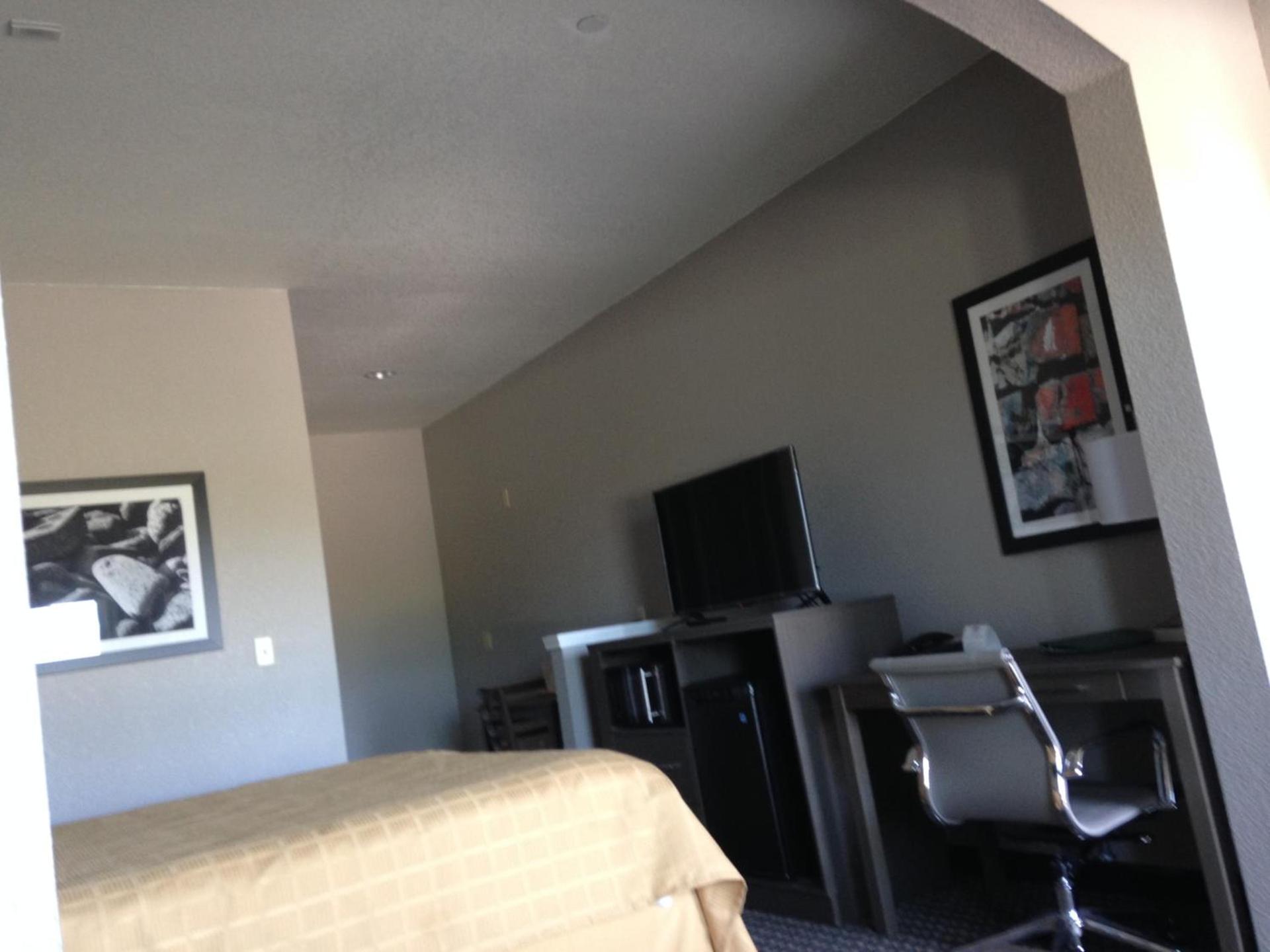 Scottish Inn & Suites Cotulla, TX photo 37