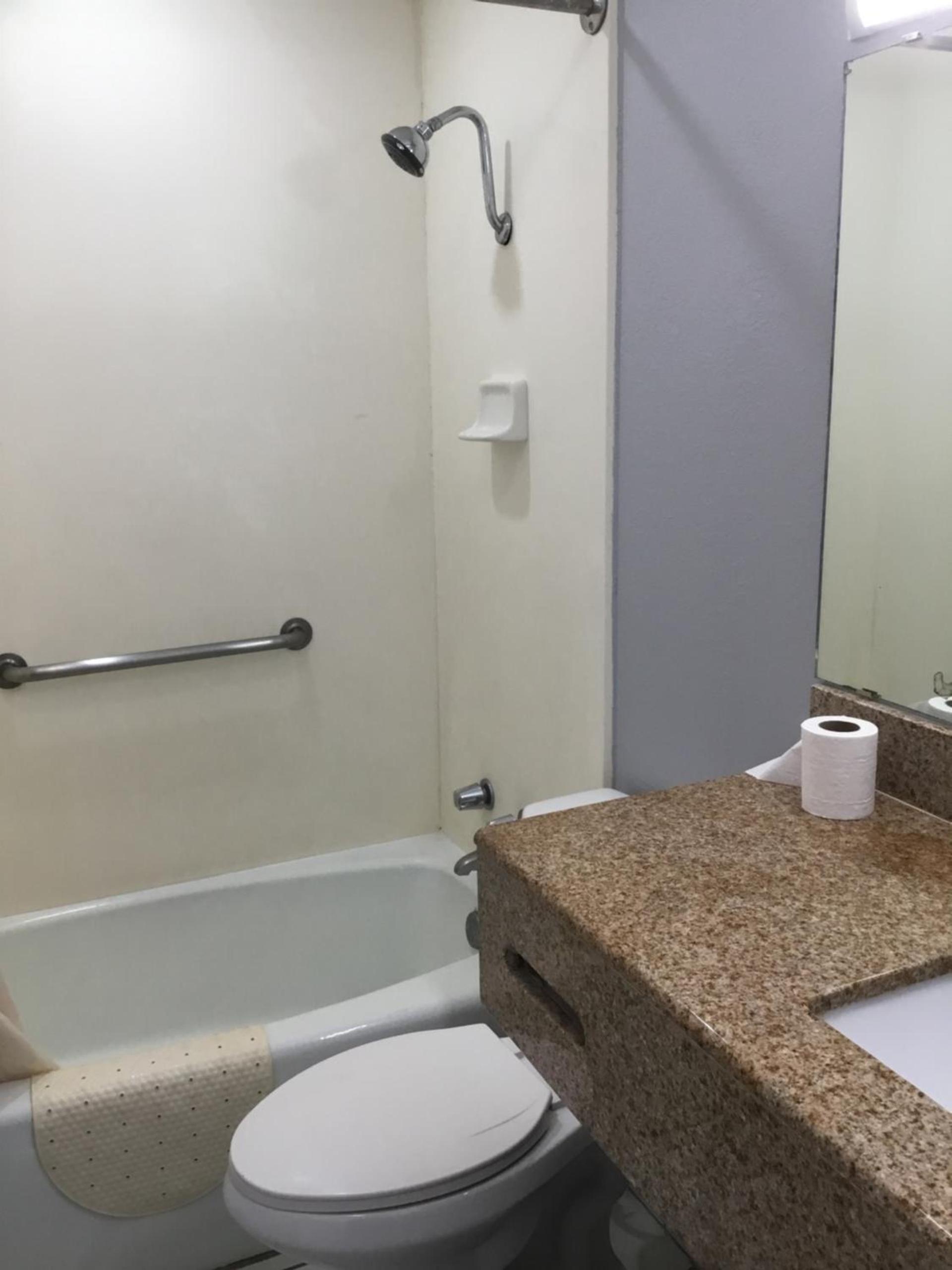 Budget Inn Plainview photo 22