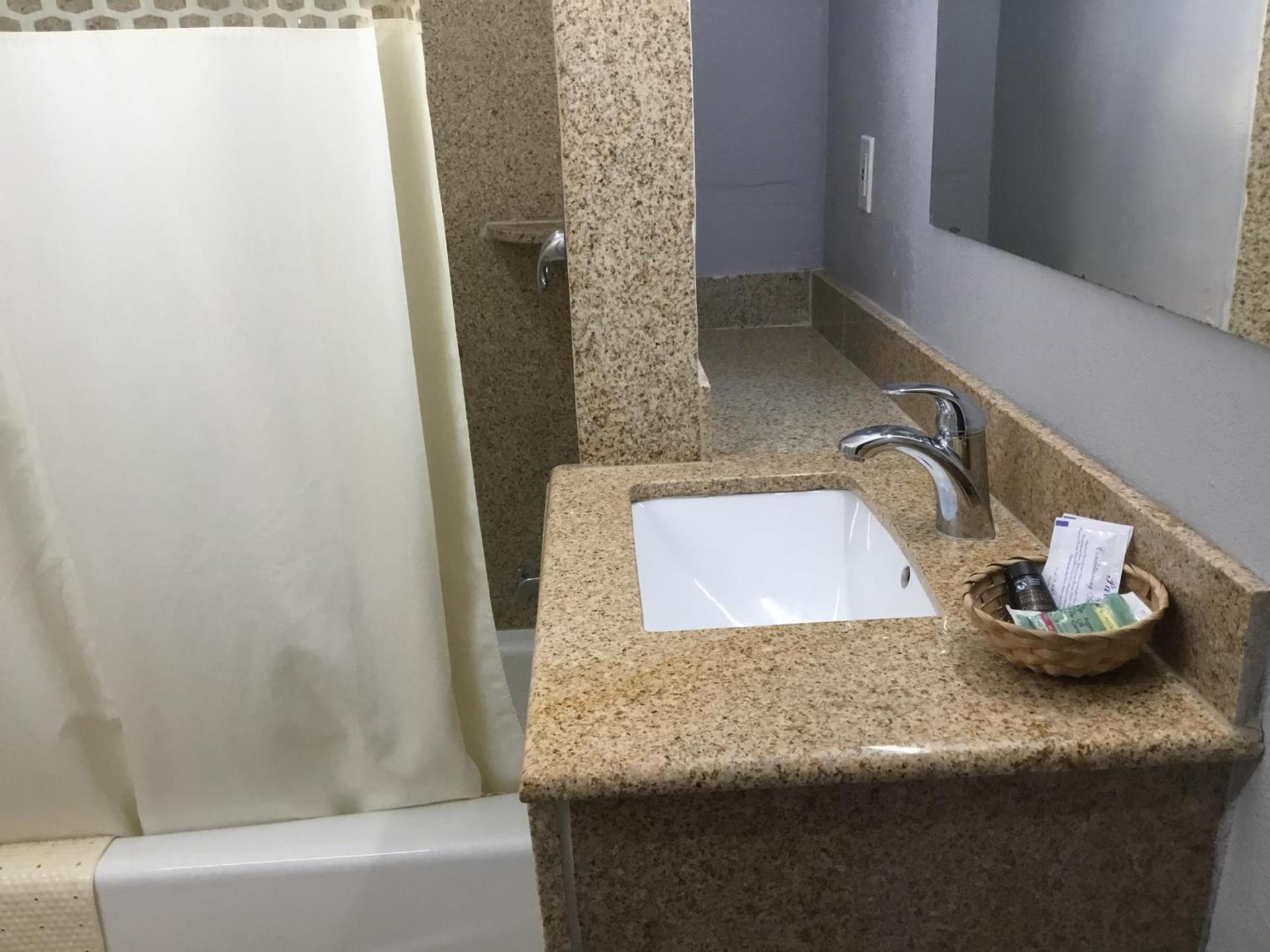 Budget Inn Plainview photo 35