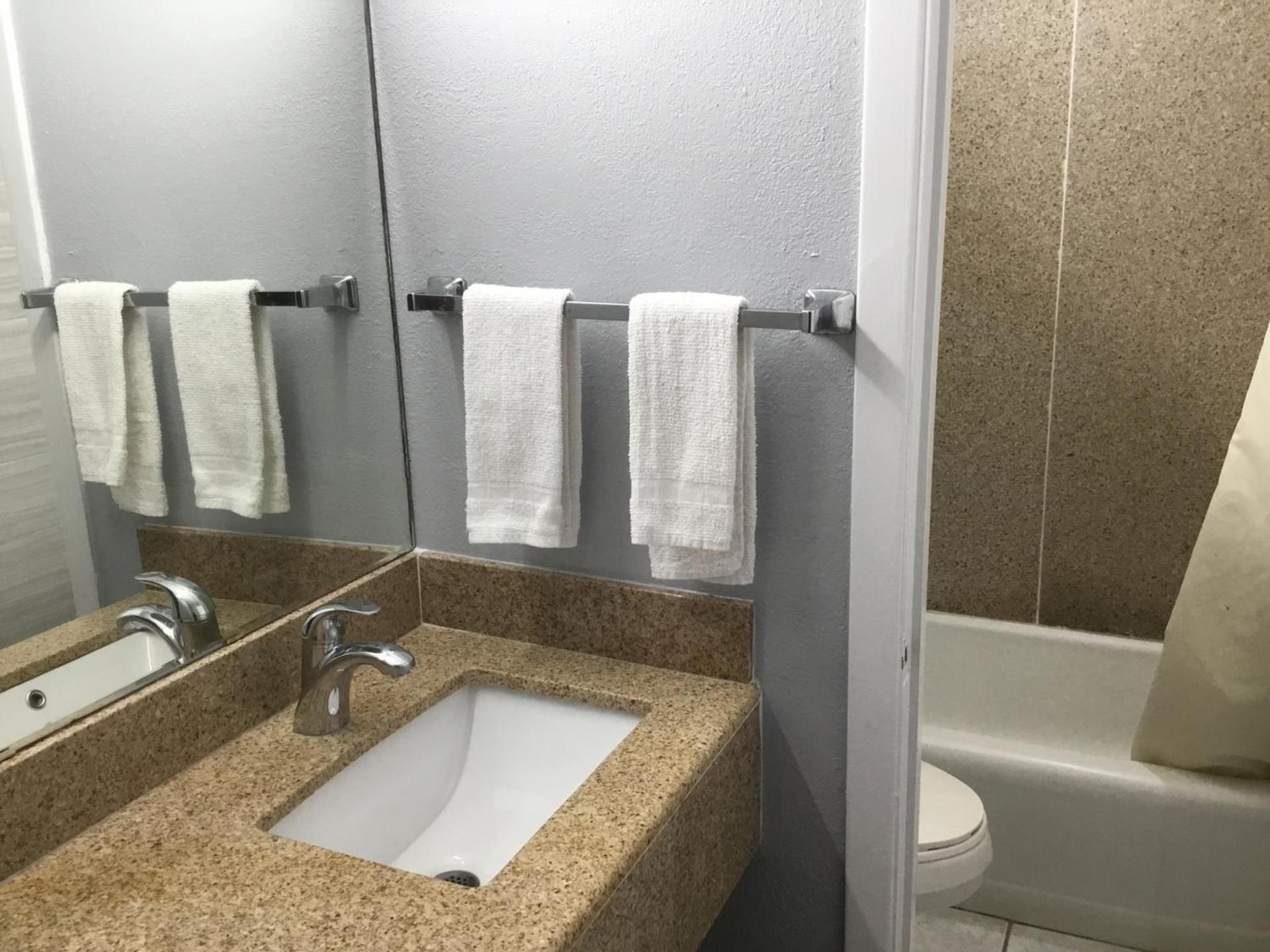 Budget Inn Plainview photo 38