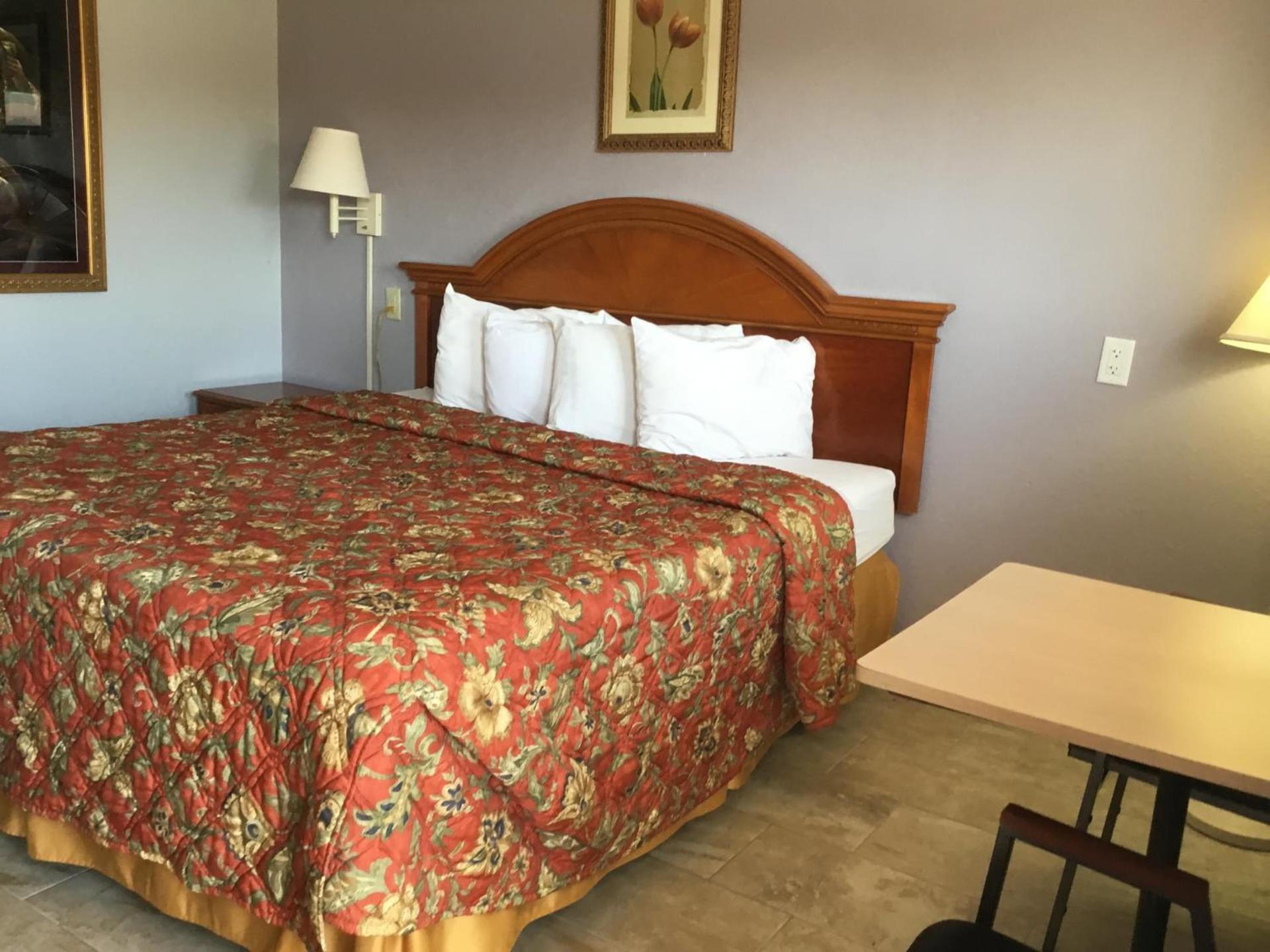 Budget Inn Plainview photo 40