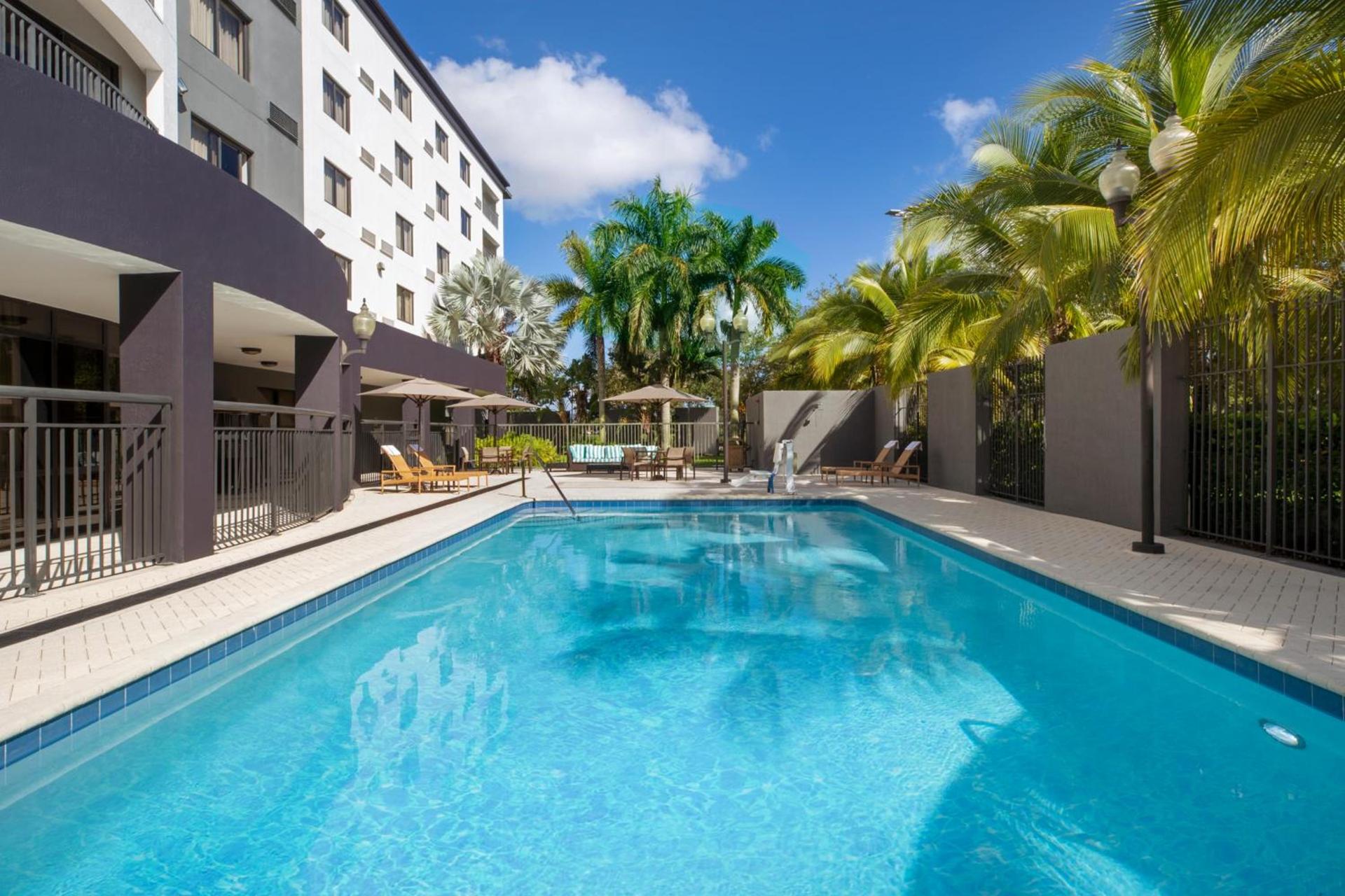 Courtyard by Marriott Miami at Dolphin Mall photo 2