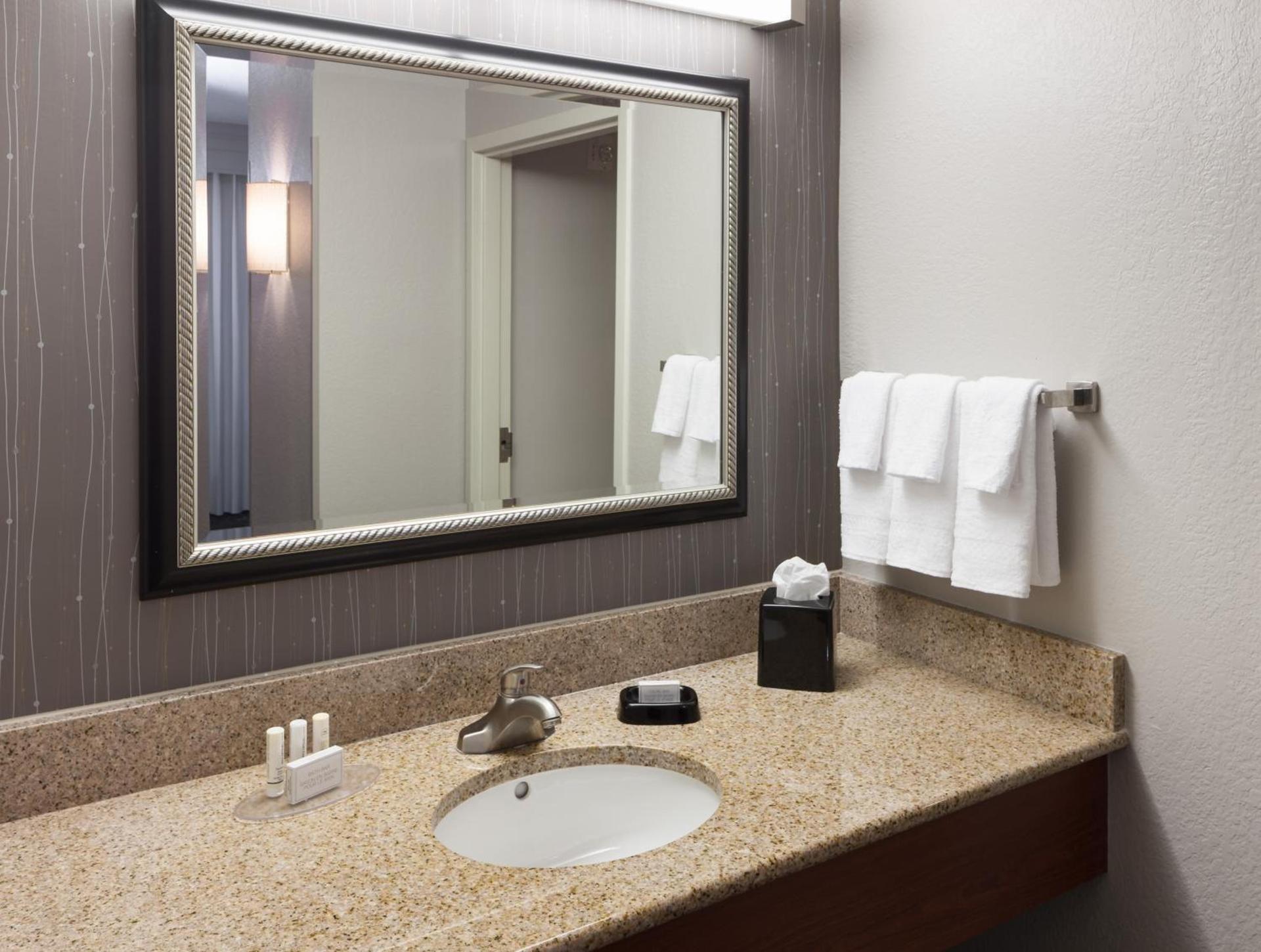 Courtyard by Marriott Miami at Dolphin Mall photo 8