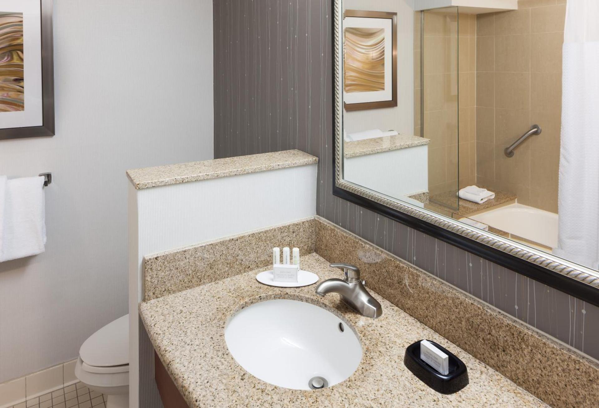 Courtyard by Marriott Miami at Dolphin Mall photo 5