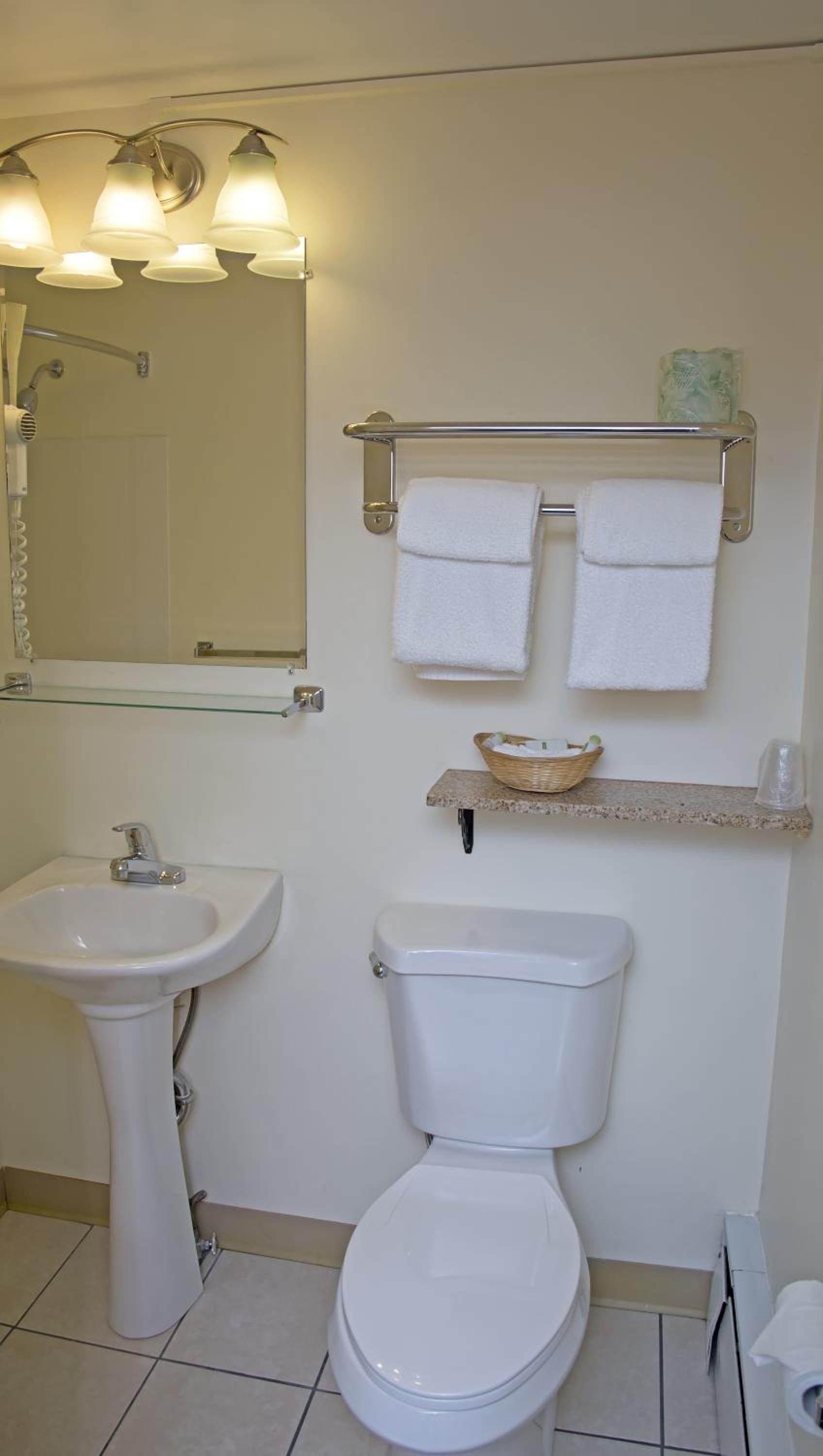 Travelers Inn photo 40