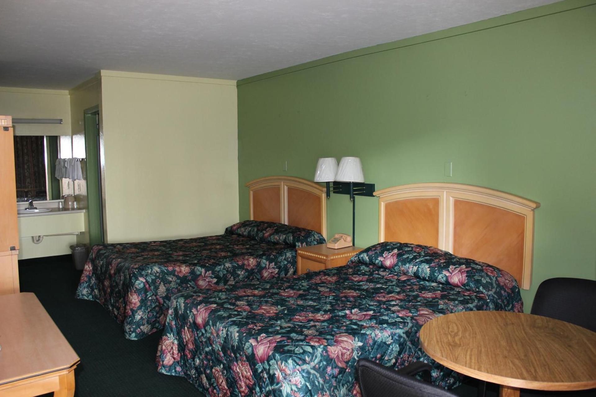 Travelers Inn Gainesville photo 8
