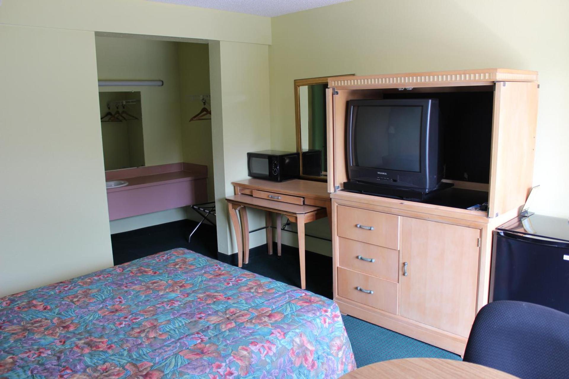 Travelers Inn Gainesville photo 12