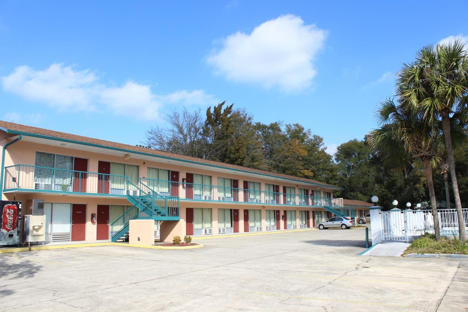 Travelers Inn Gainesville photo 1