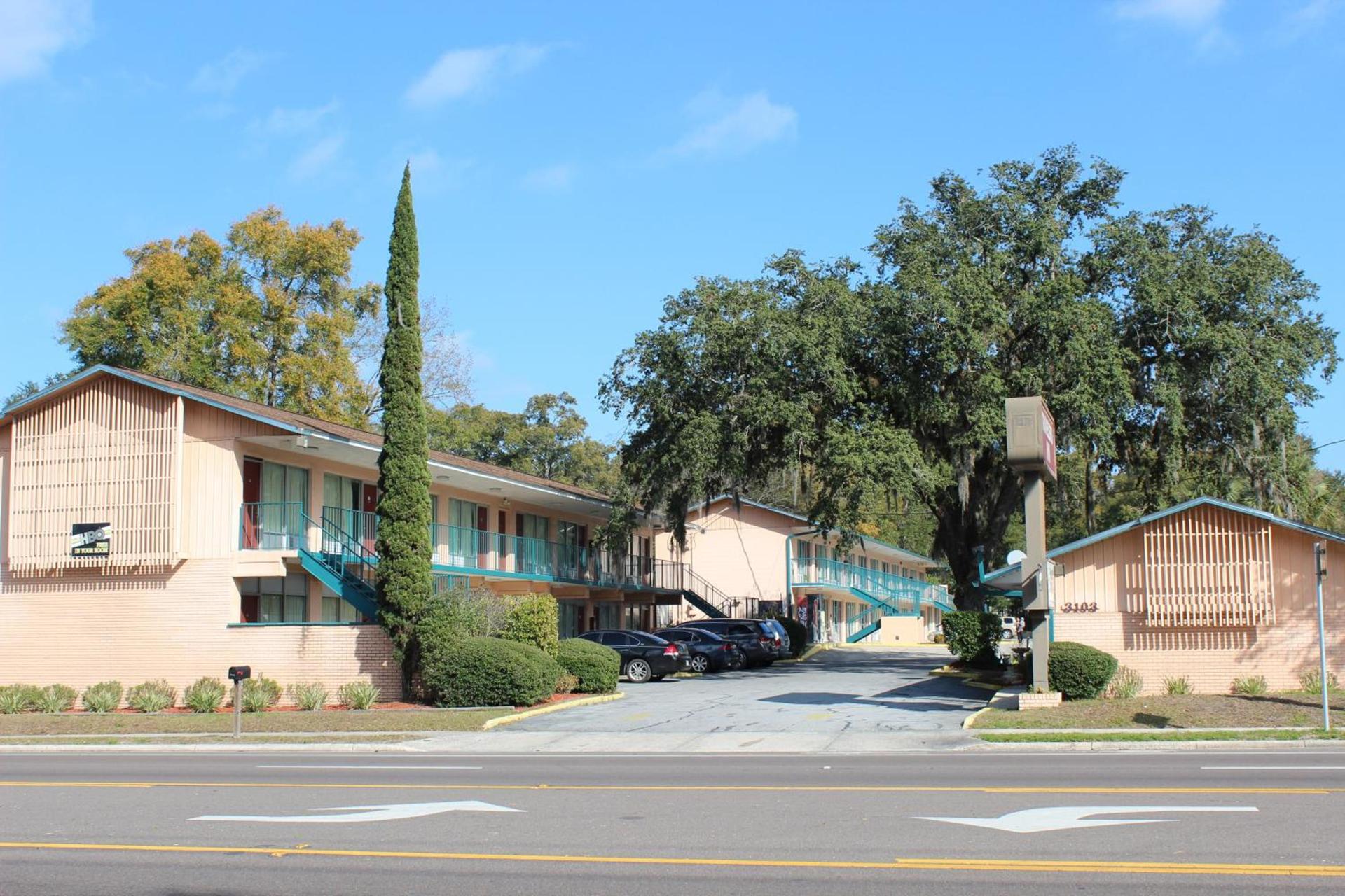 Travelers Inn Gainesville photo 2