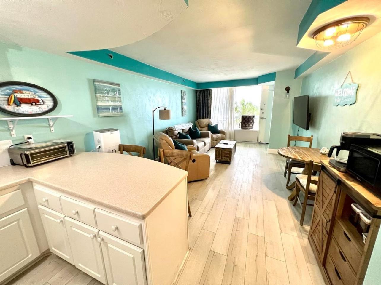 Daytona Beach Resort Oceanfront 1 Bedroom Suite, 2 Queen Beds photo 2
