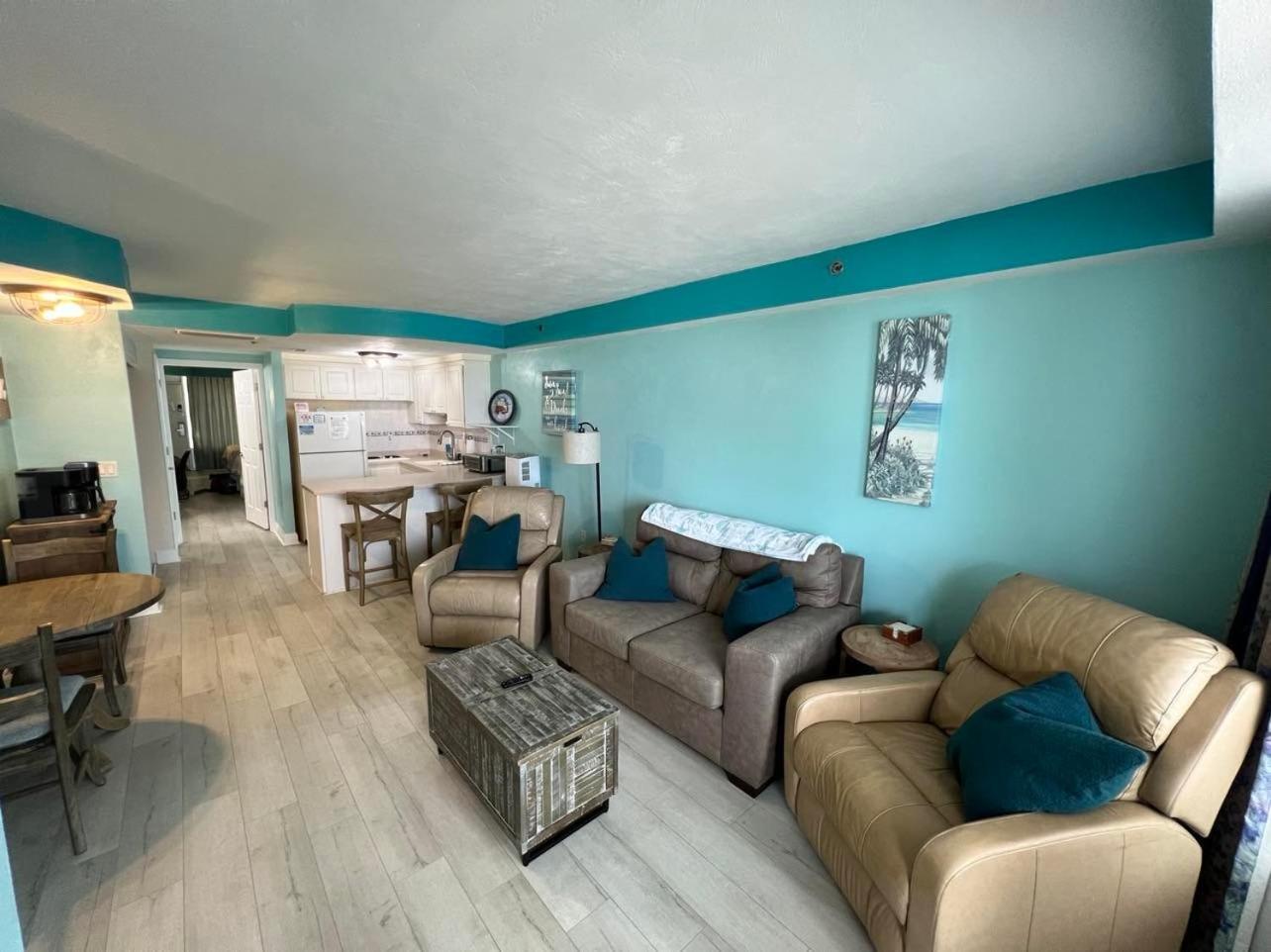 Daytona Beach Resort Oceanfront 1 Bedroom Suite, 2 Queen Beds photo 9