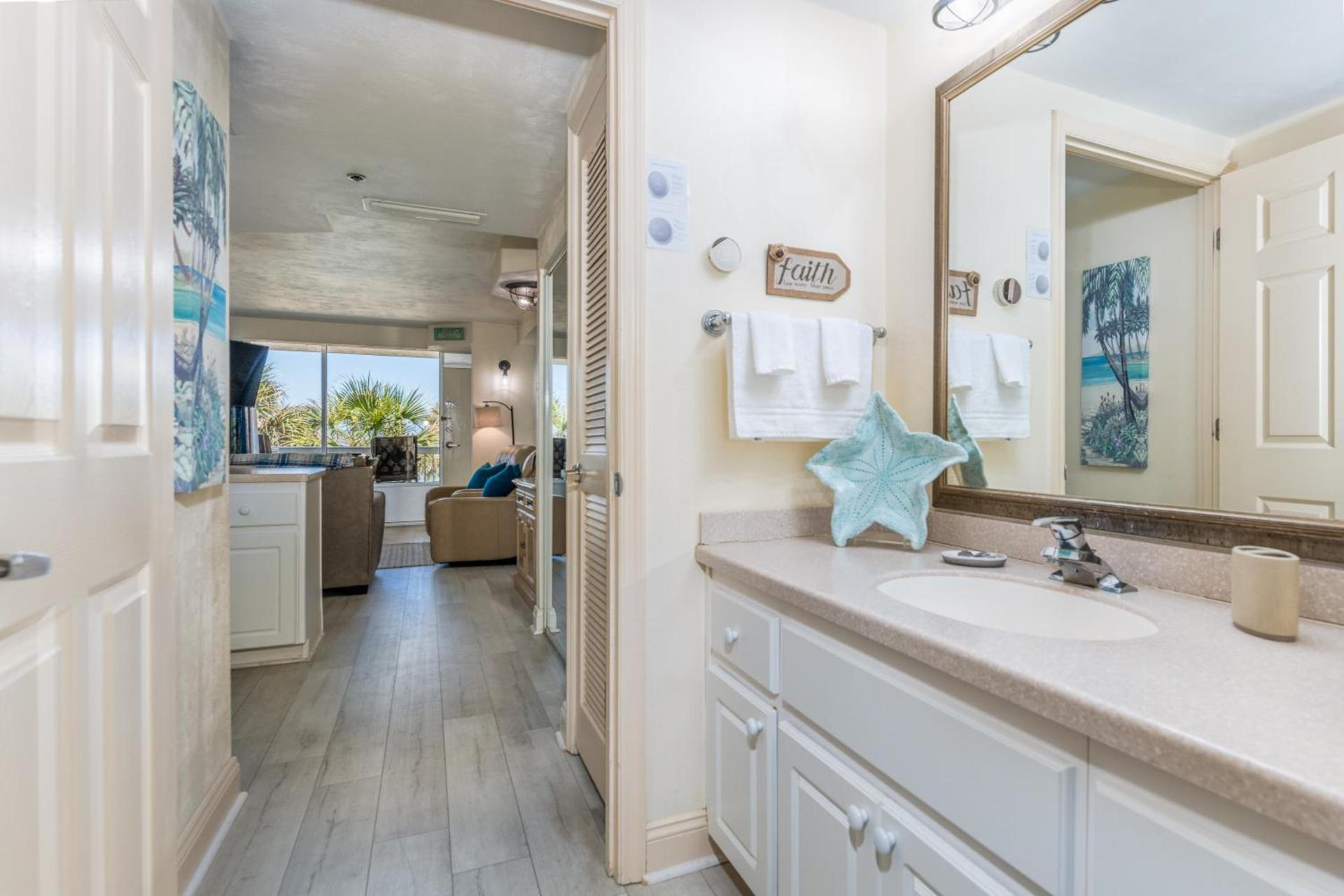 Daytona Beach Resort Oceanfront 1 Bedroom Suite, 2 Queen Beds photo 18
