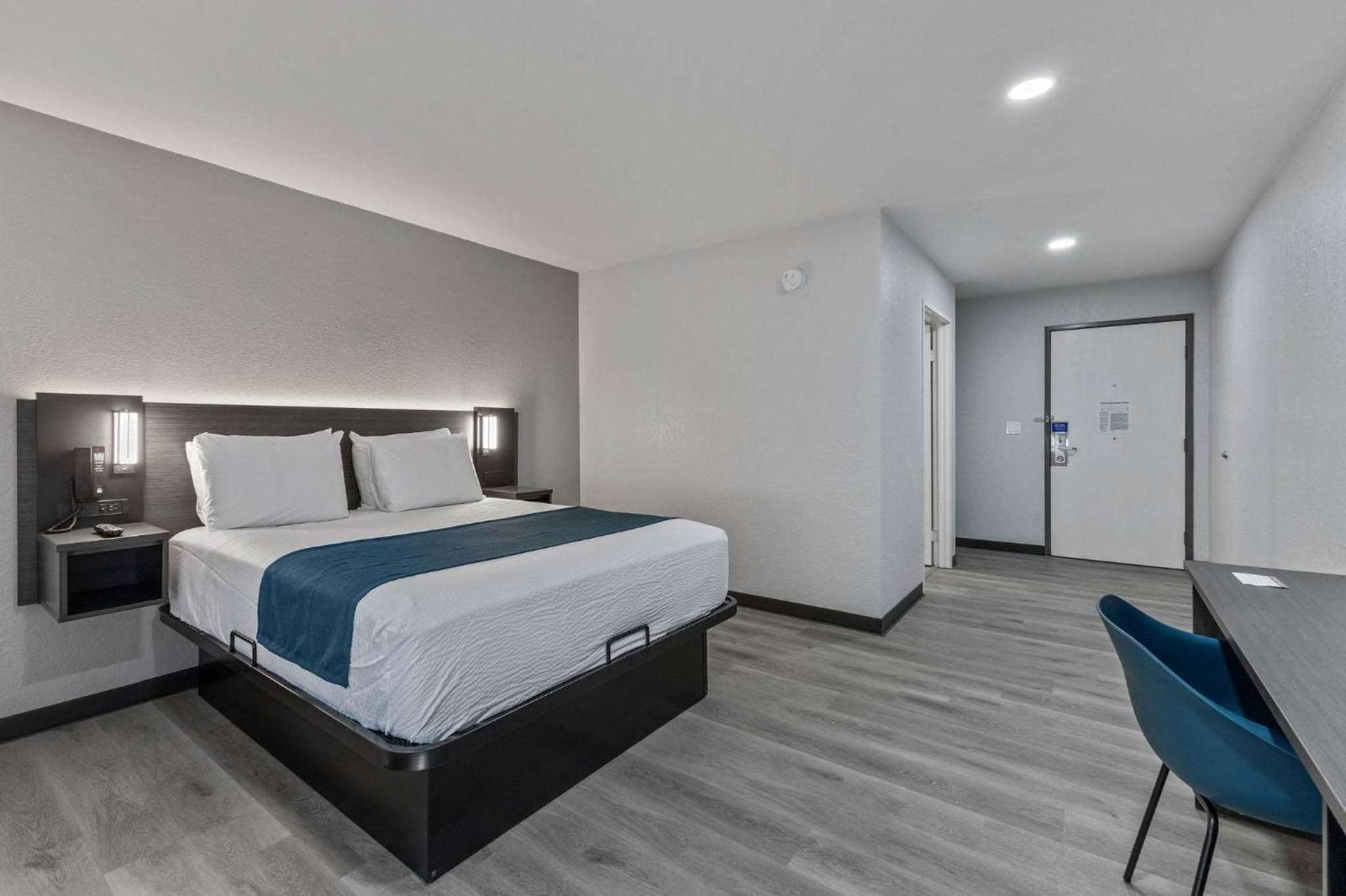 Motel 6 Brighton CO Denver Northeast photo 22