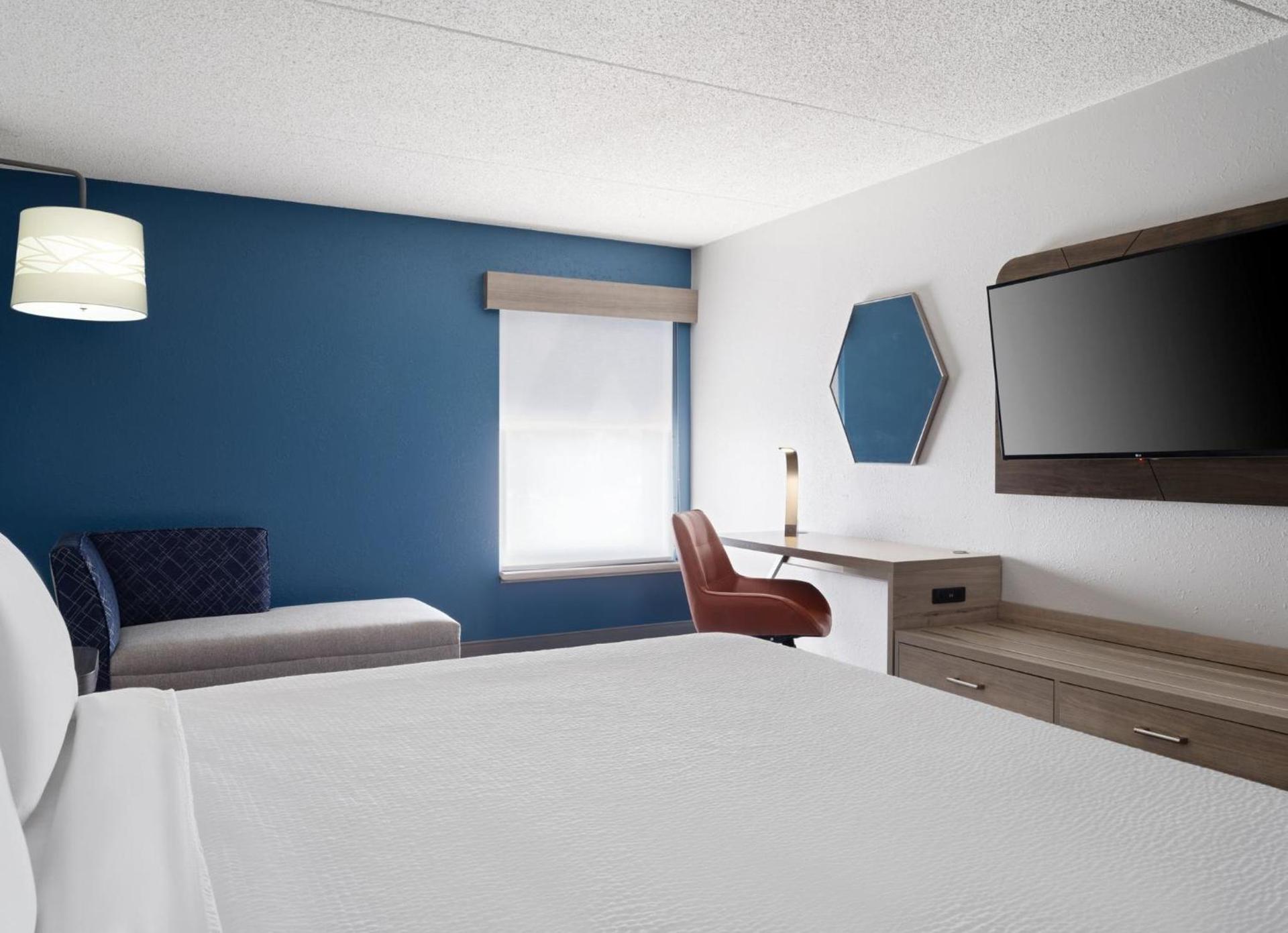 Holiday Inn Express Indianapolis Airport by IHG photo 59