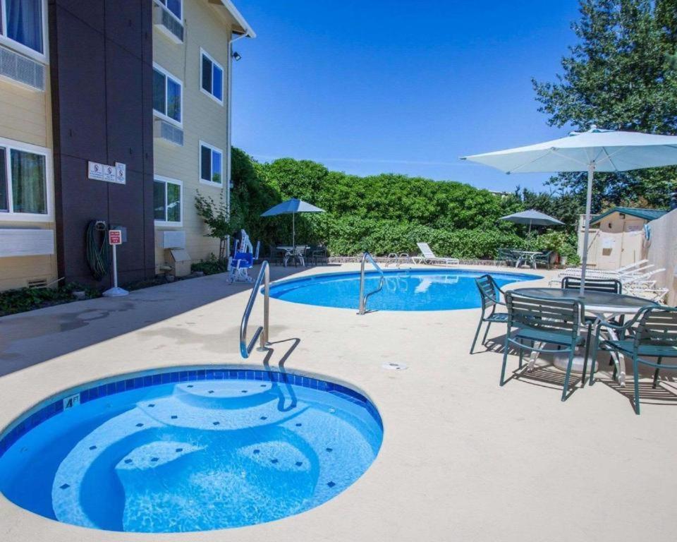 Quality Inn Kirkland photo 36