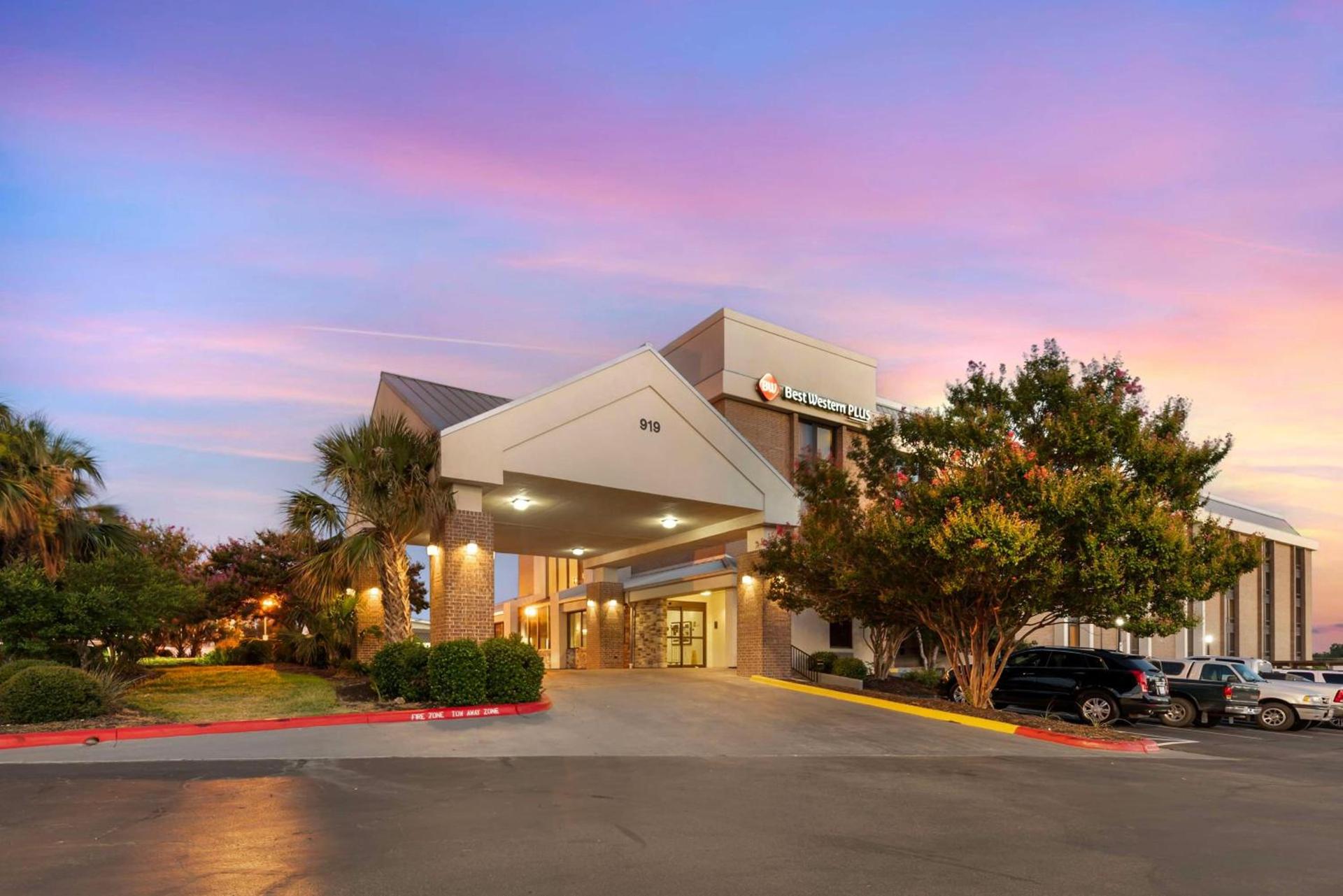 Best Western Plus Austin Central photo 9