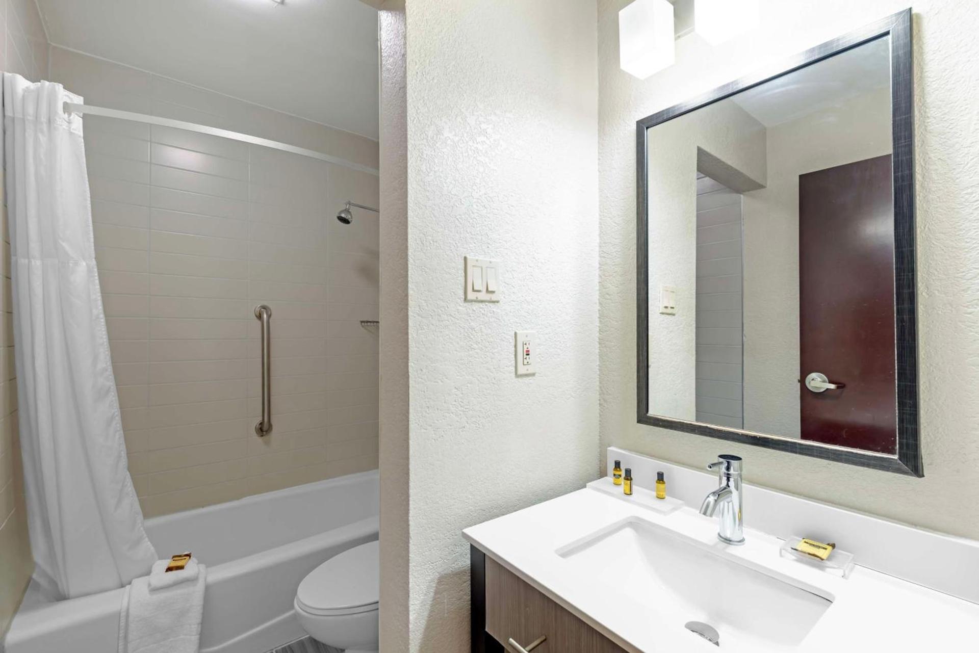 Best Western Plus Austin Central photo 20