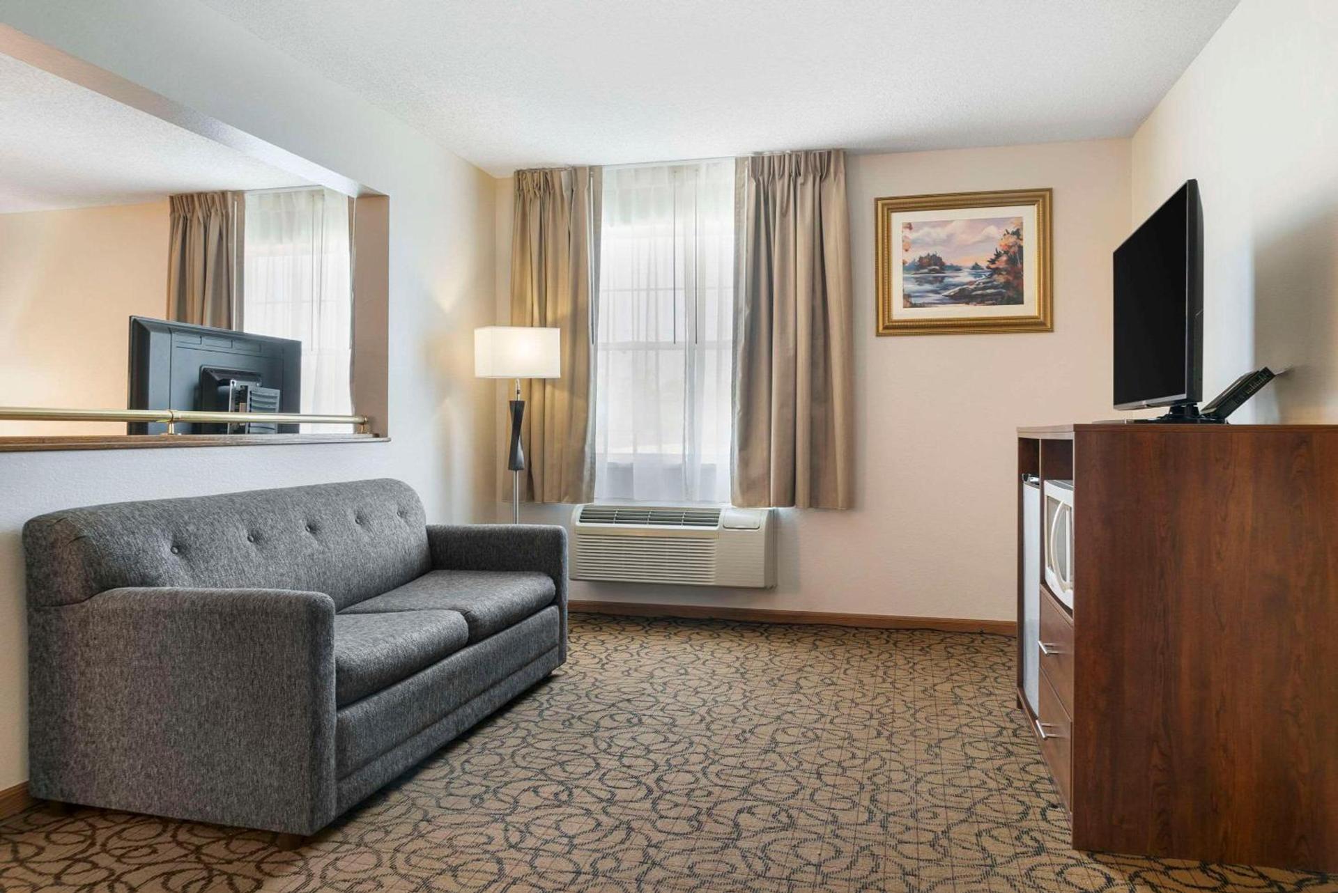 Quality Inn & Suites Manistique photo 24