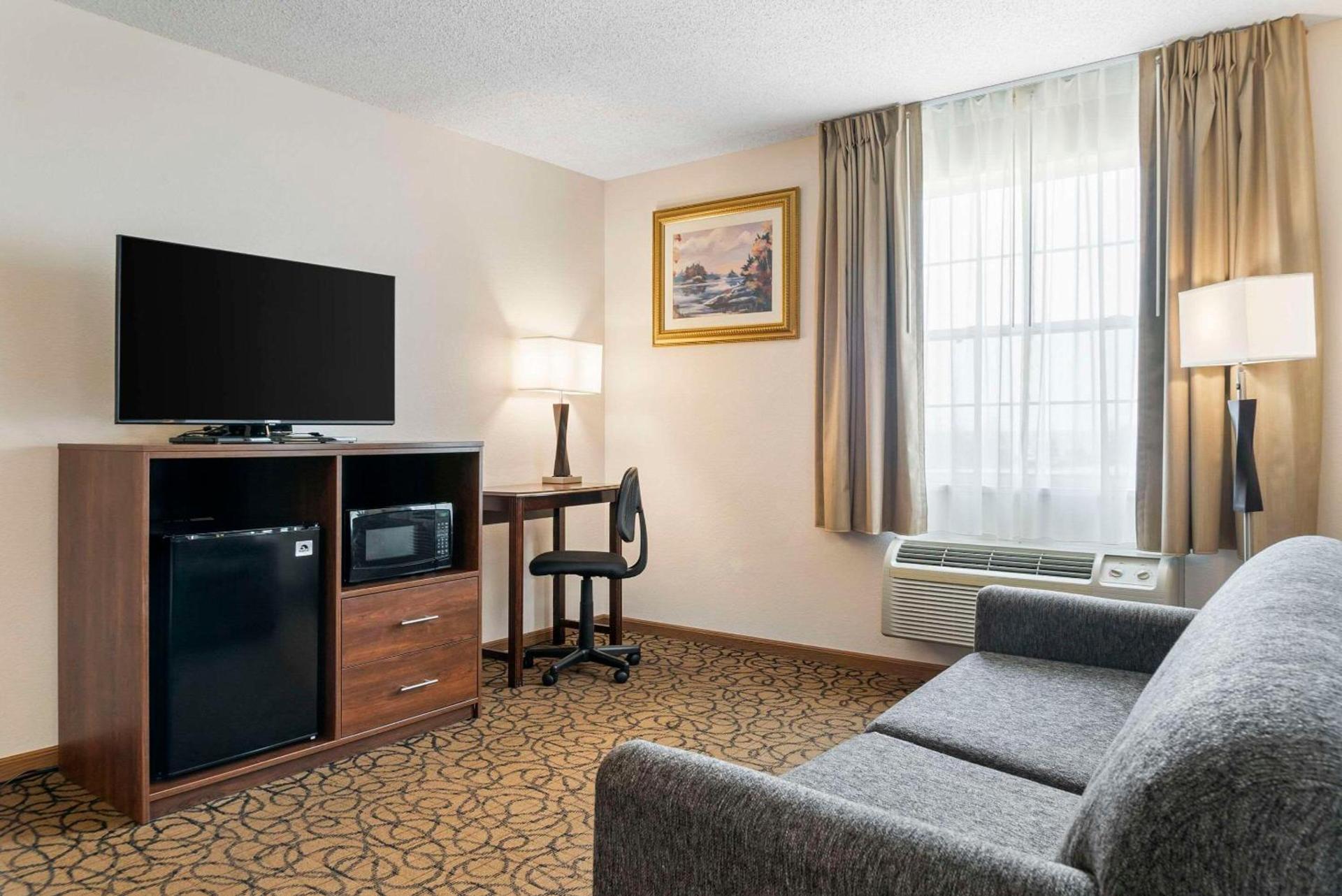 Quality Inn & Suites Manistique photo 27