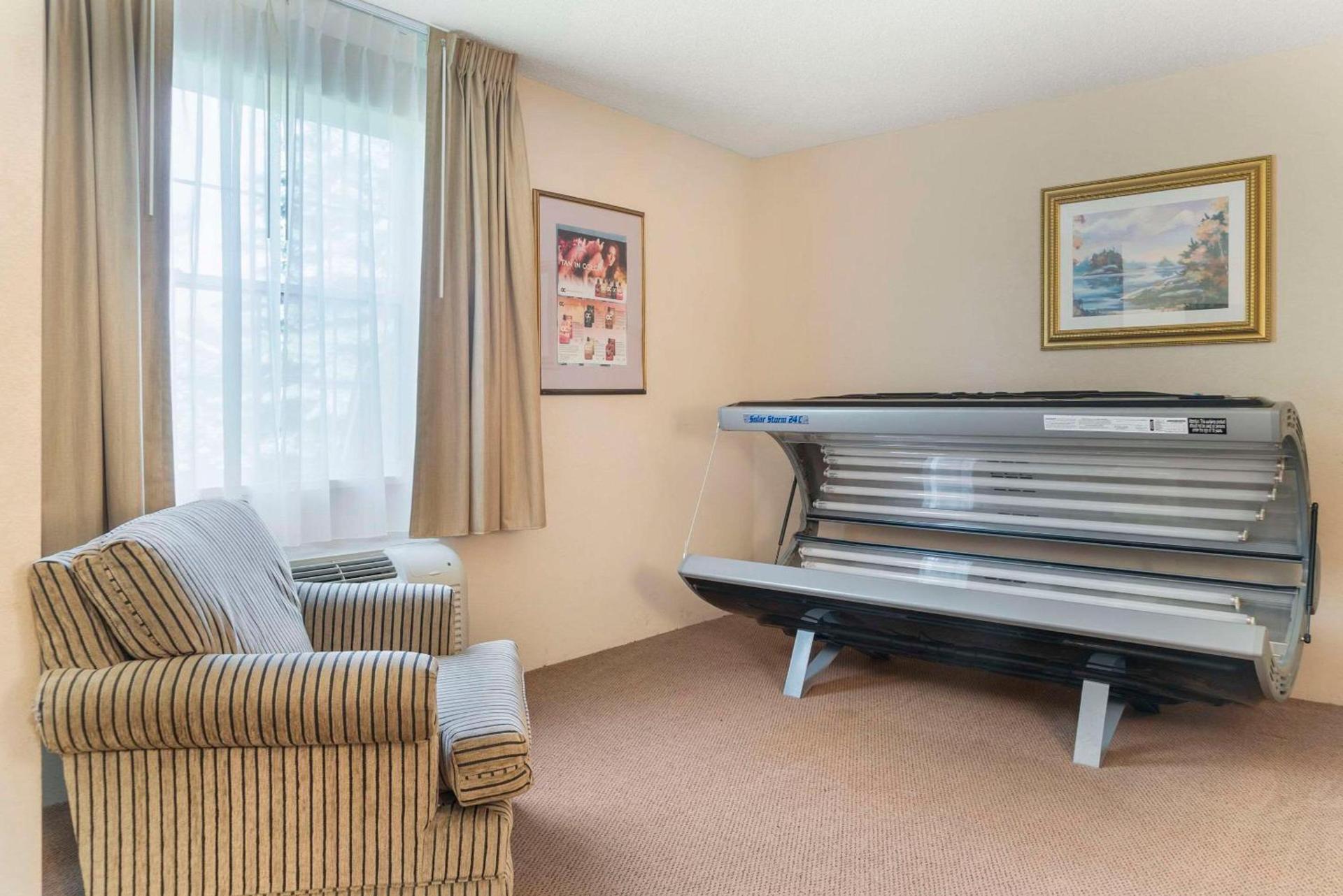 Quality Inn & Suites Manistique photo 22