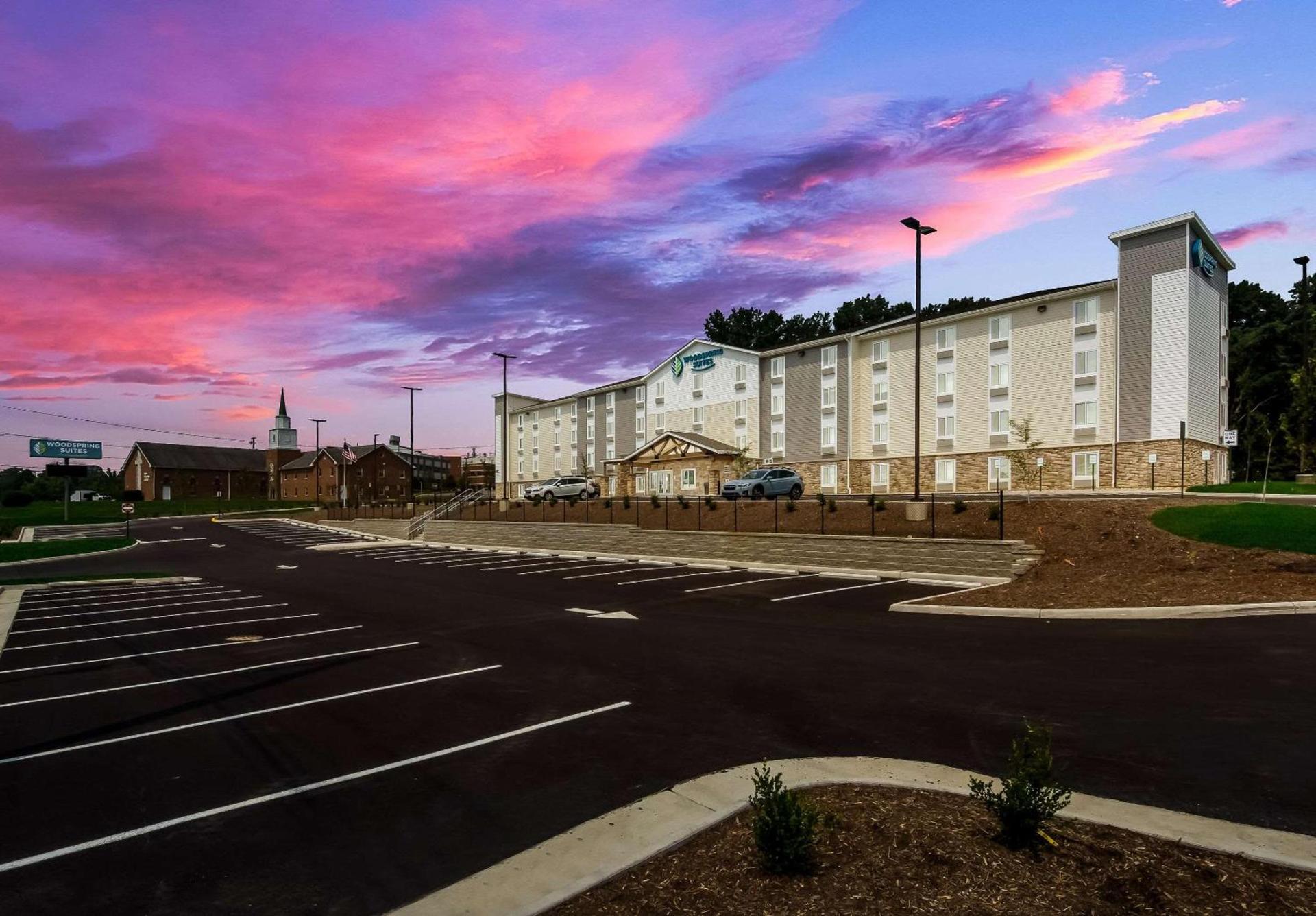 WoodSpring Suites Roanoke photo 4