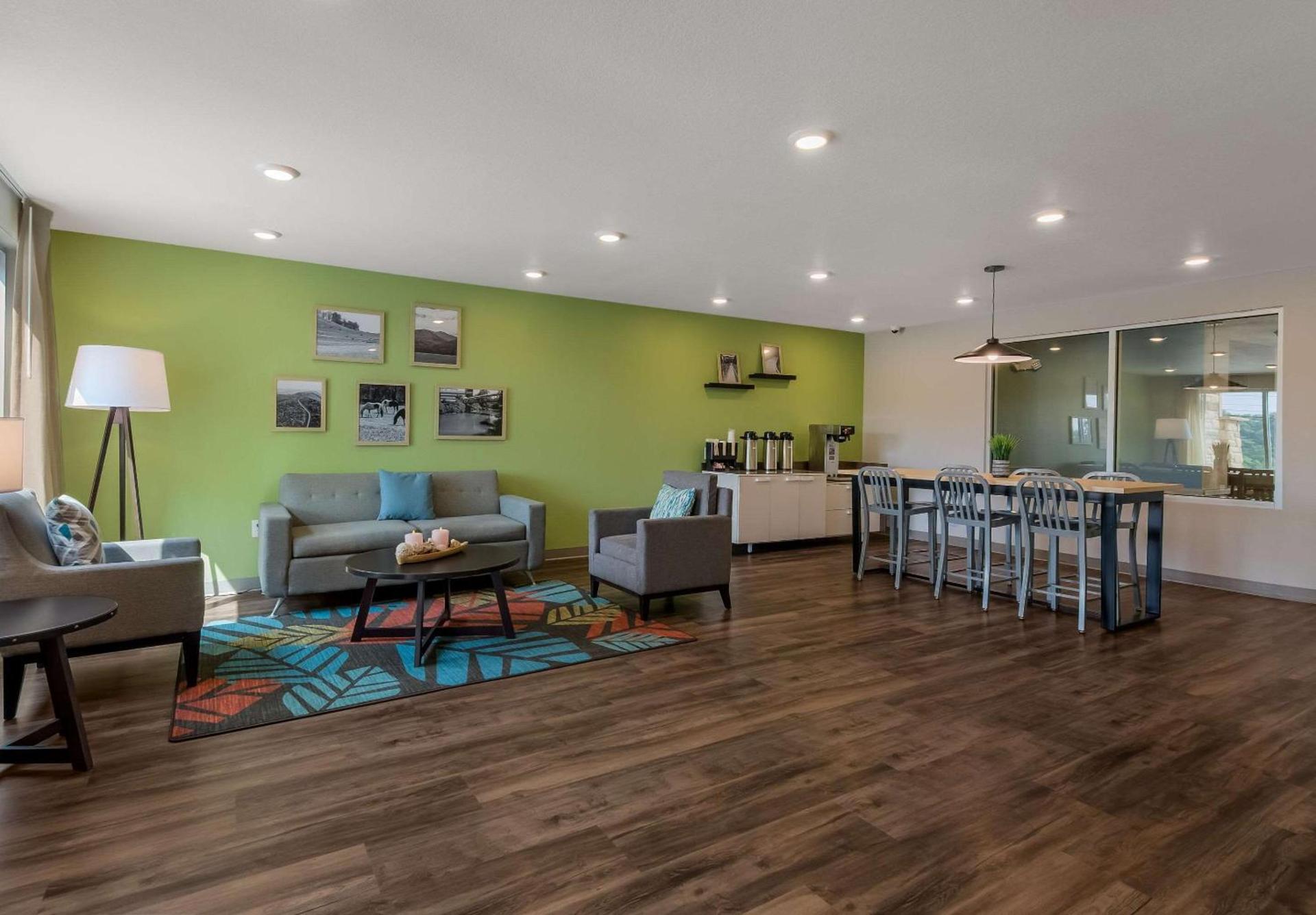 WoodSpring Suites Roanoke photo 6