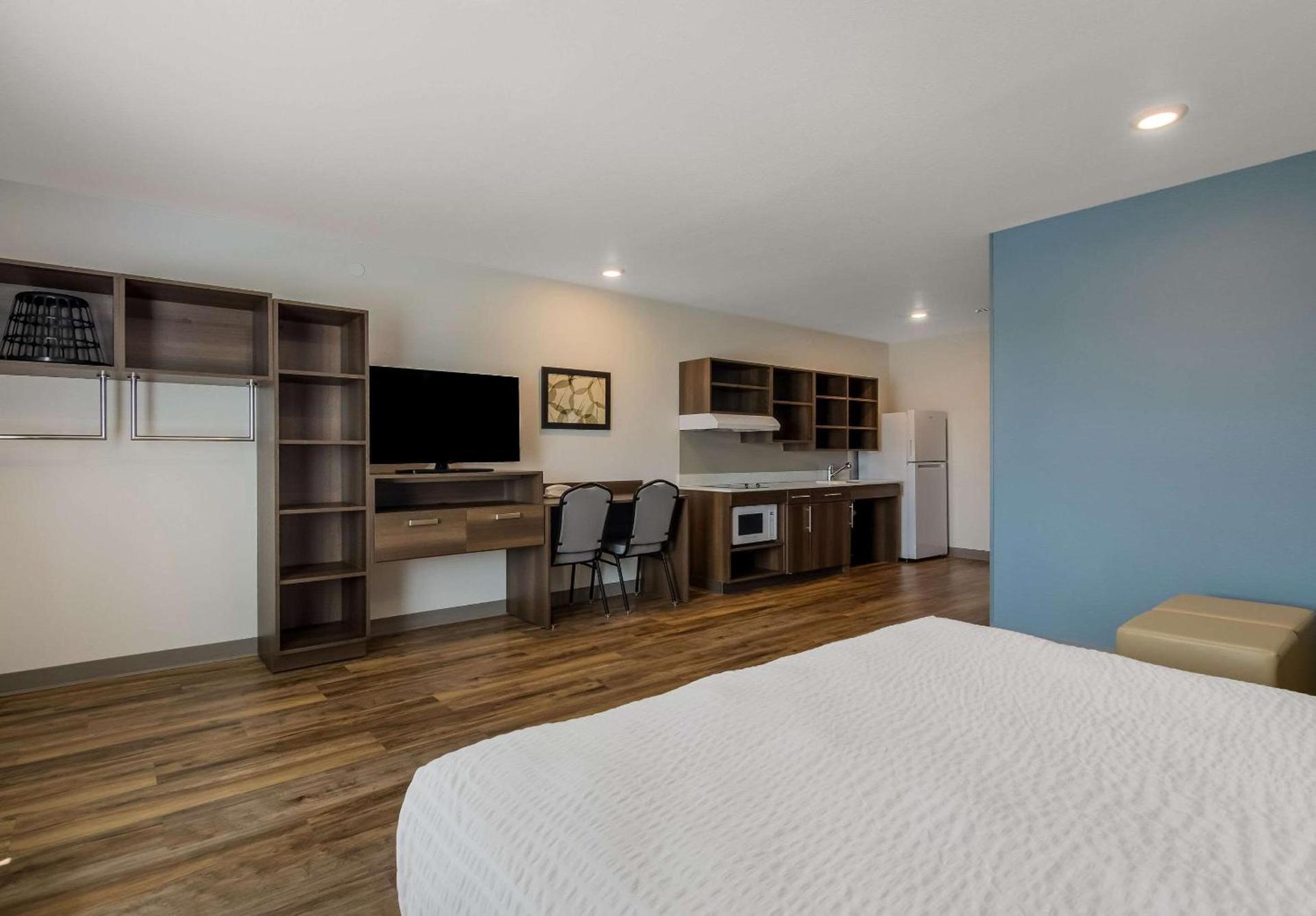 WoodSpring Suites Roanoke photo 9