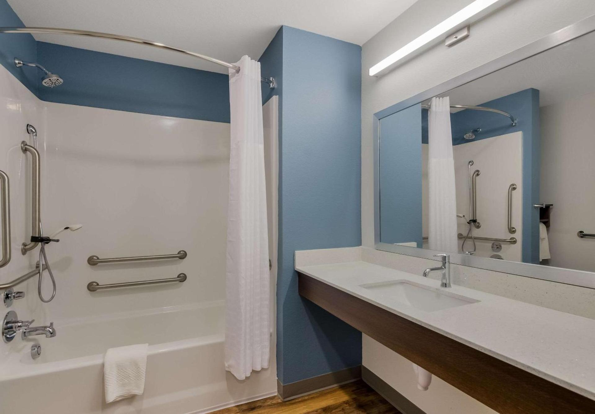 WoodSpring Suites Roanoke photo 11