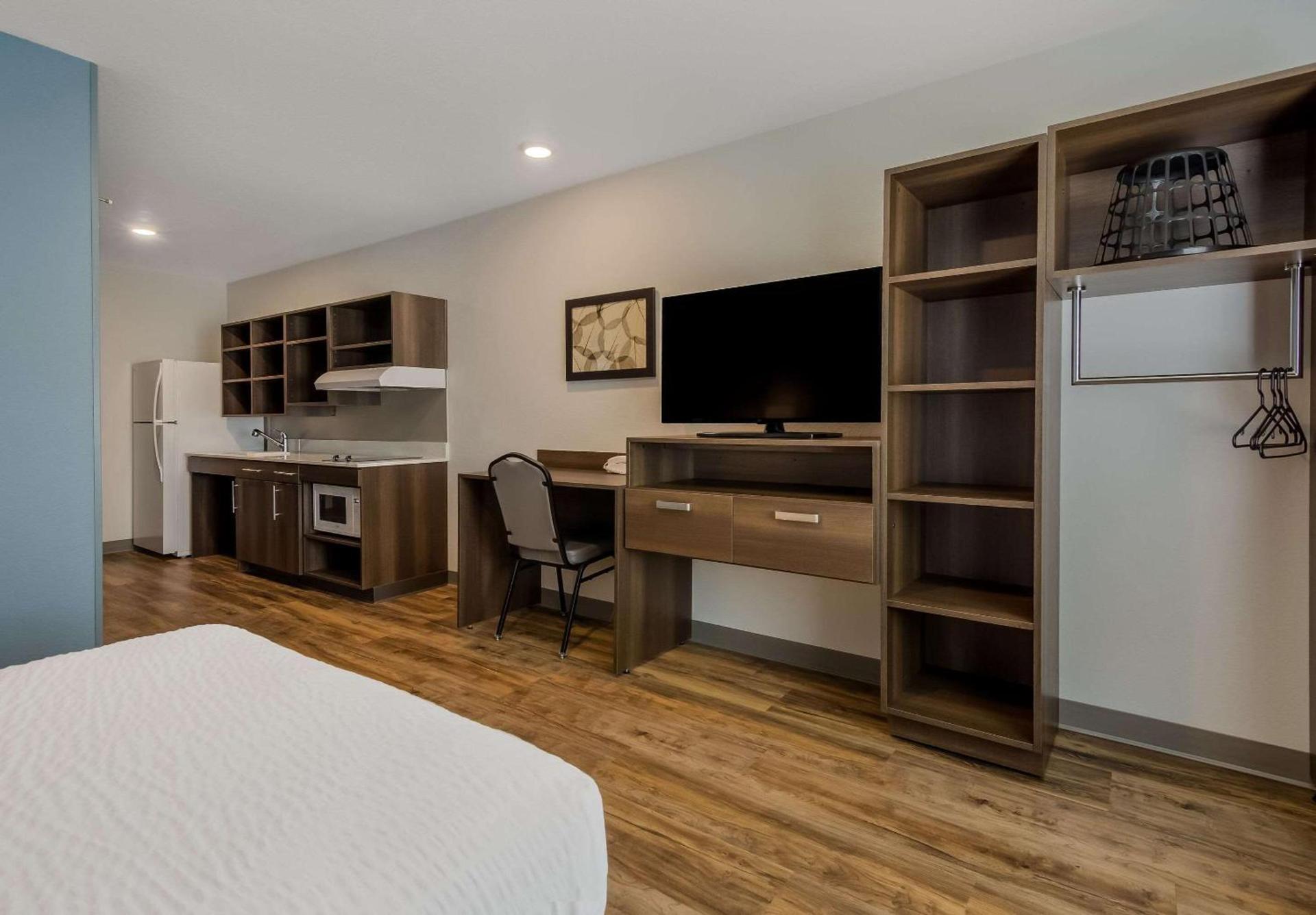WoodSpring Suites Roanoke photo 13
