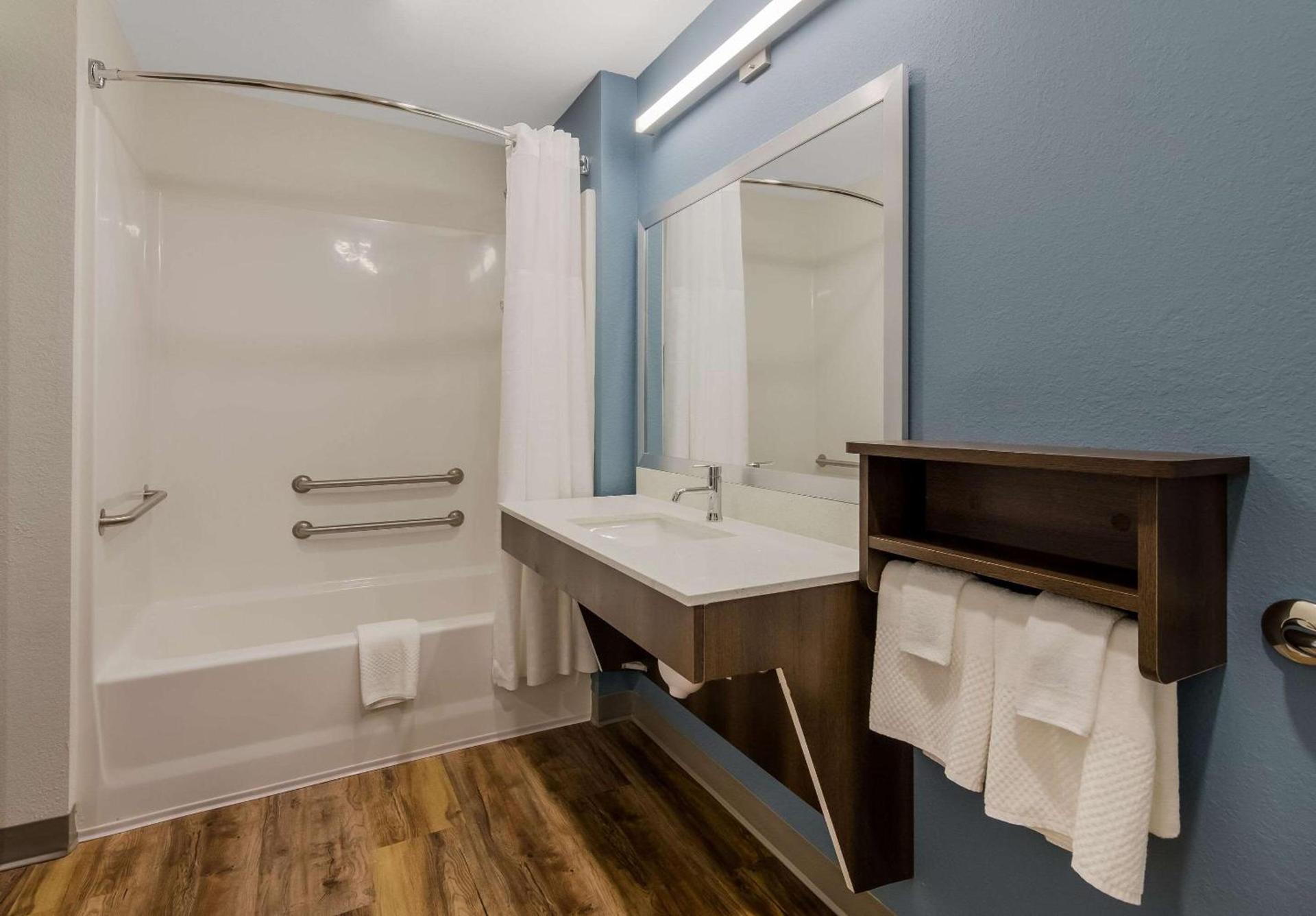 WoodSpring Suites Roanoke photo 14