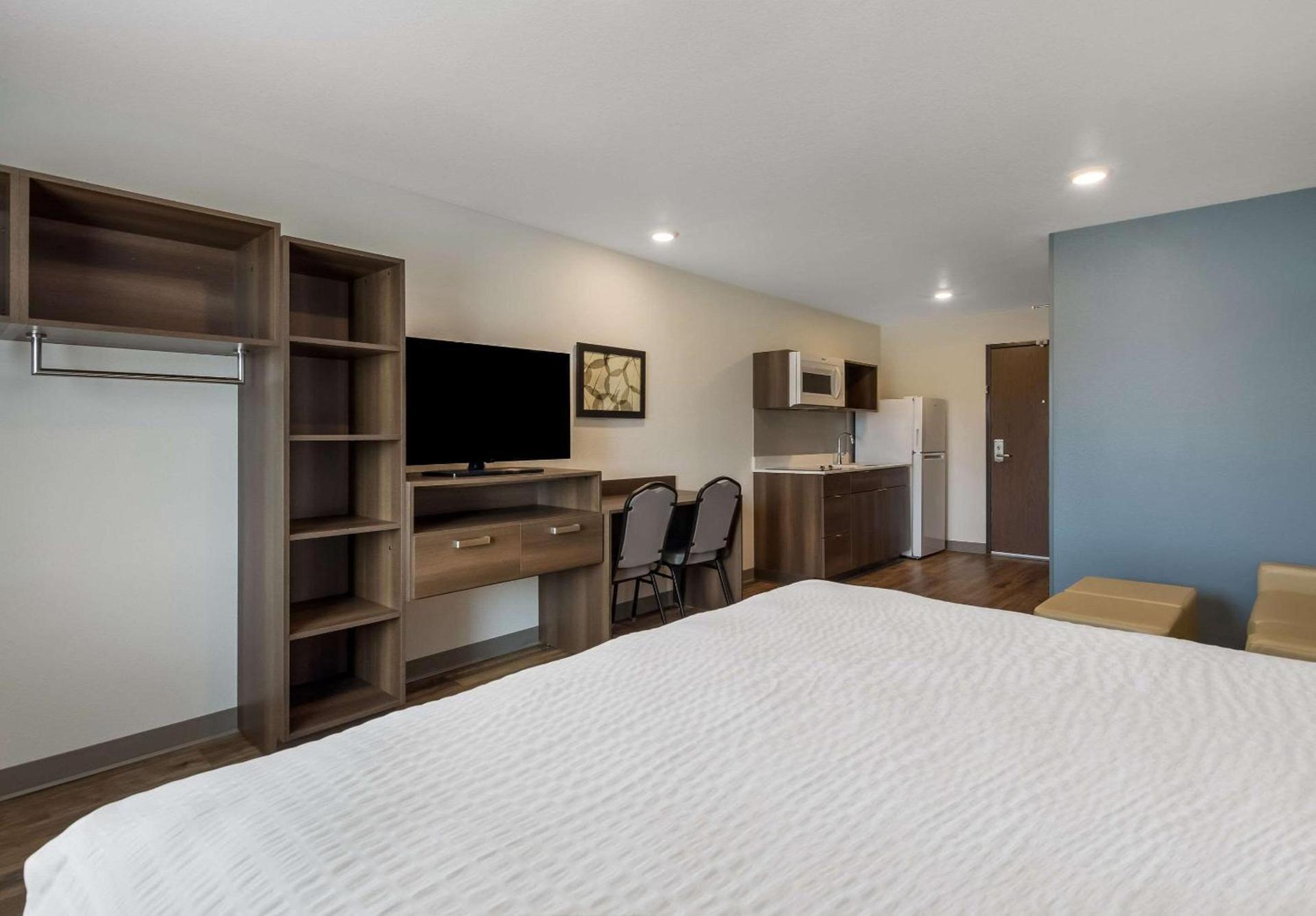WoodSpring Suites Roanoke photo 16