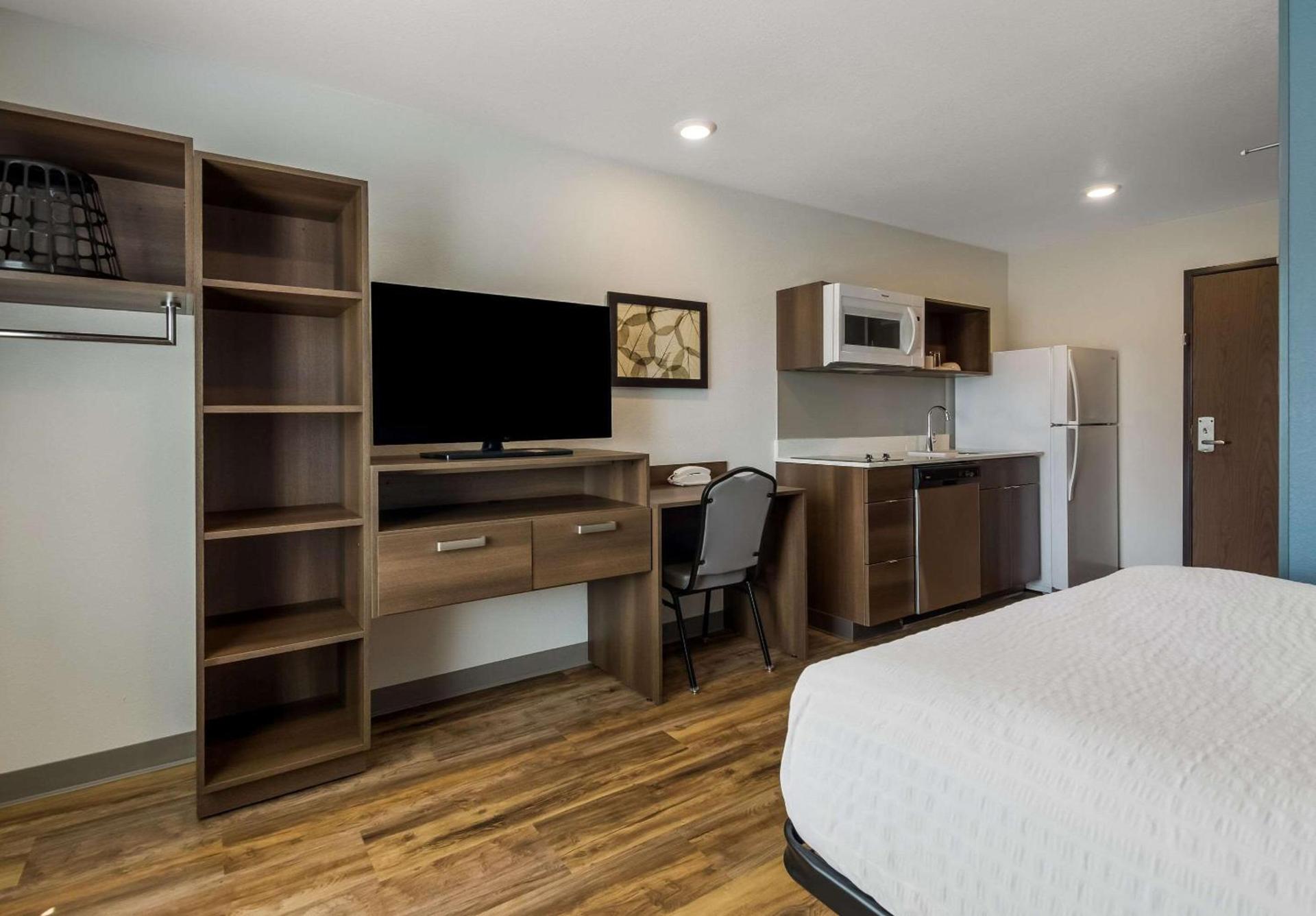 WoodSpring Suites Roanoke photo 18