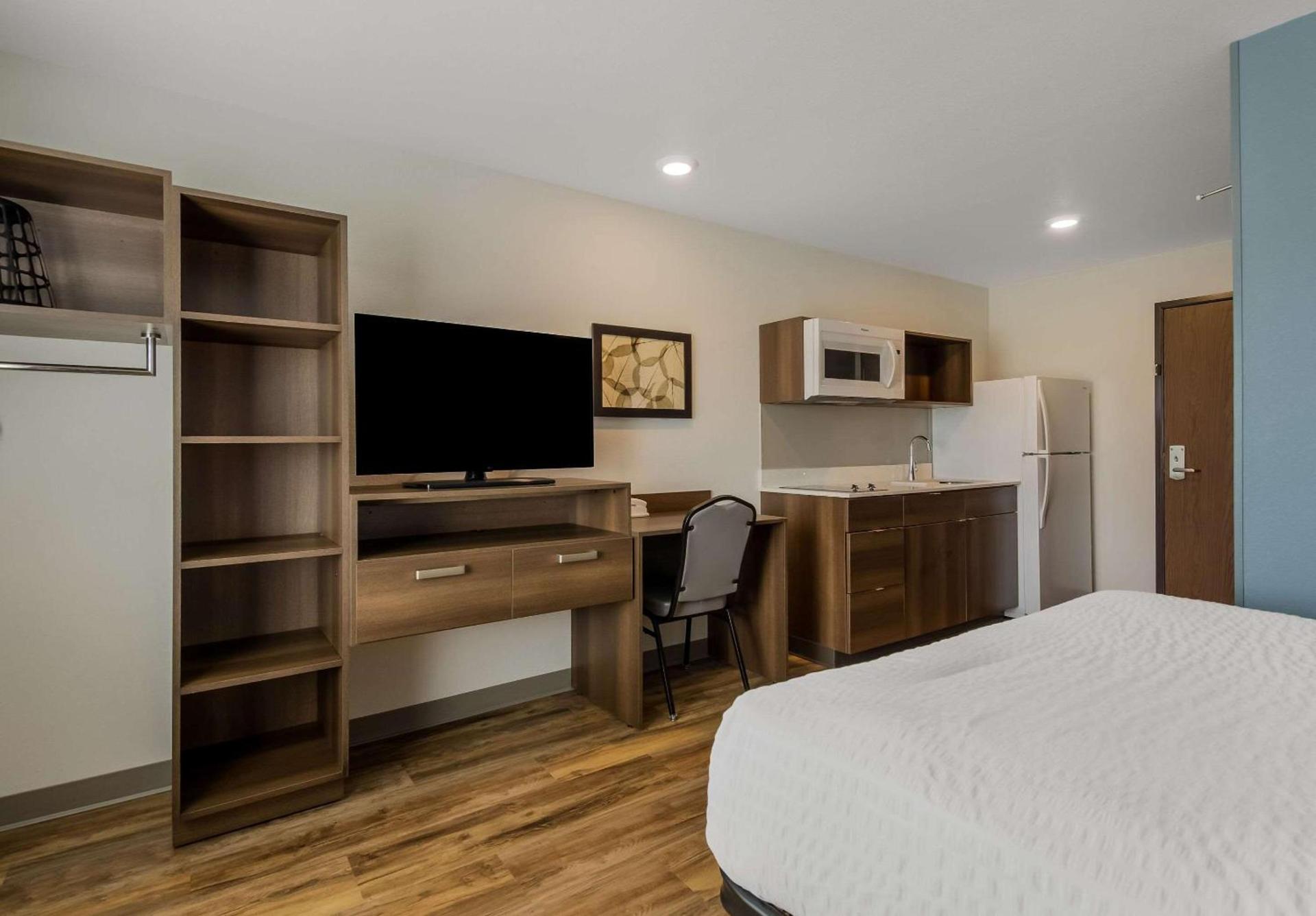 WoodSpring Suites Roanoke photo 21
