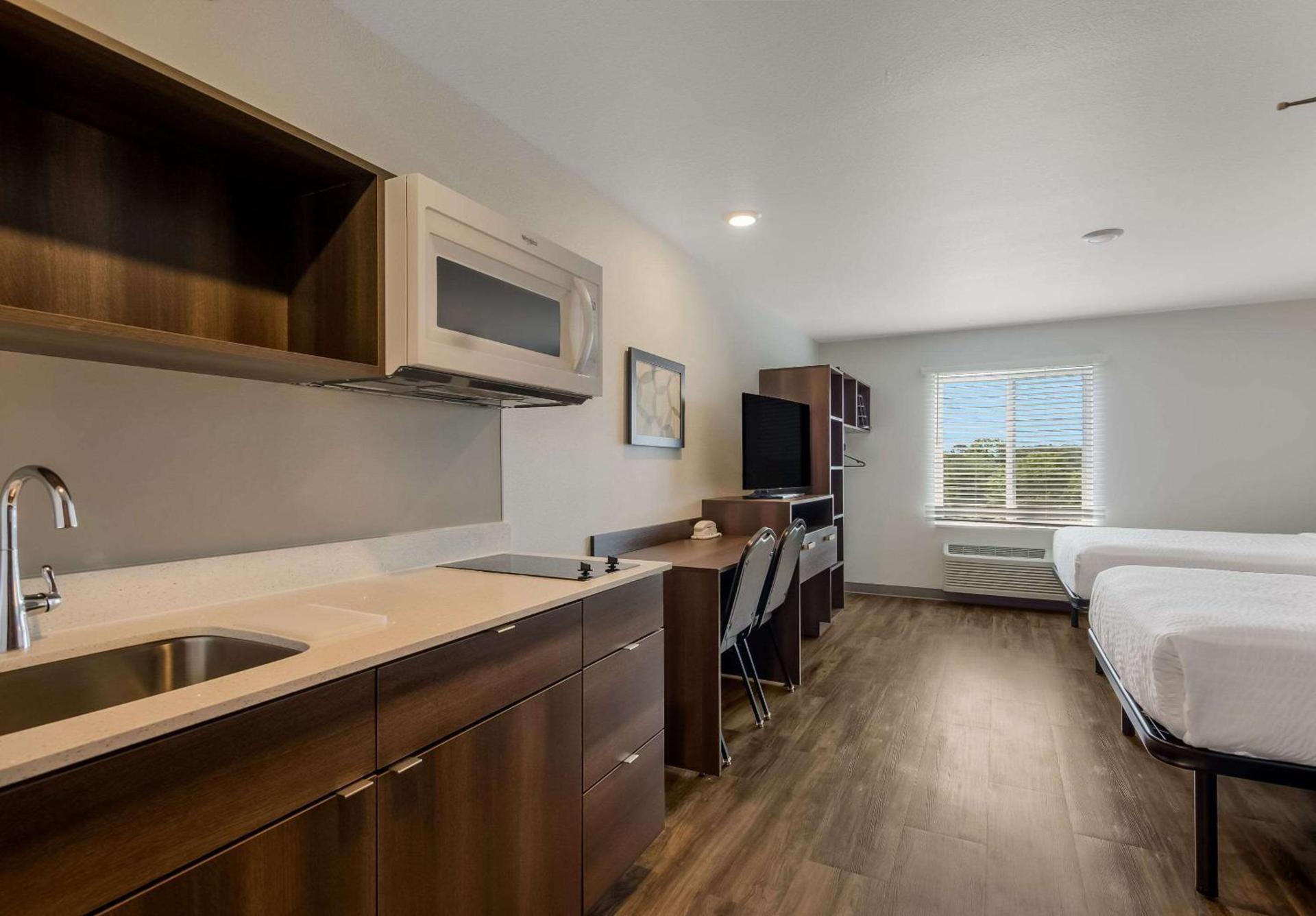 WoodSpring Suites Roanoke photo 25