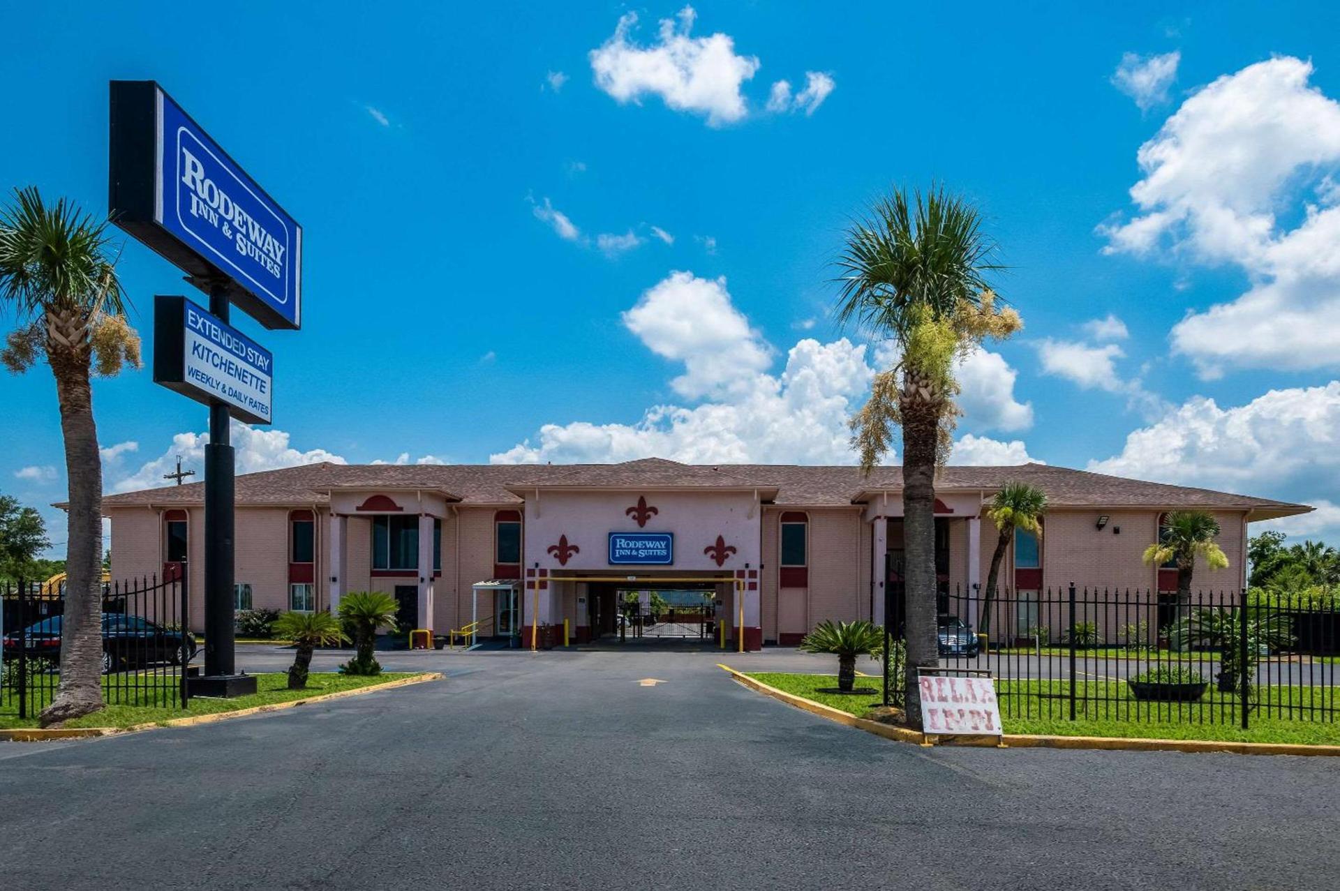 Relax Inn & Suites photo 1