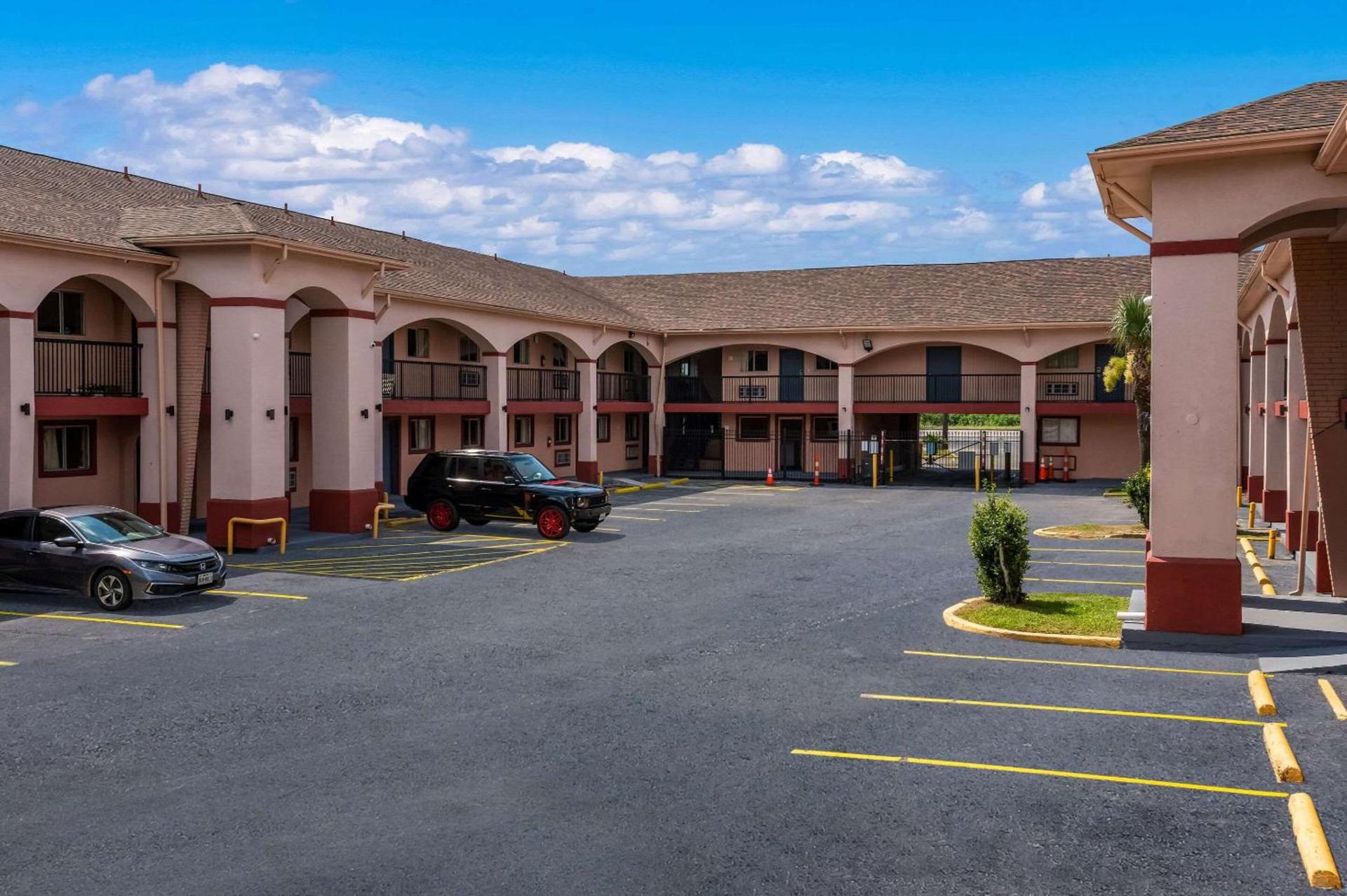 Relax Inn & Suites photo 12