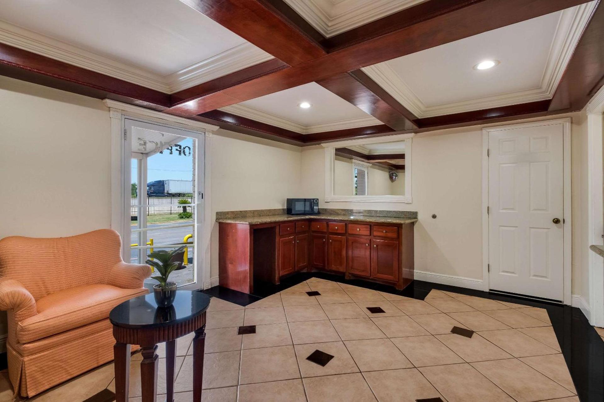 Relax Inn & Suites photo 14
