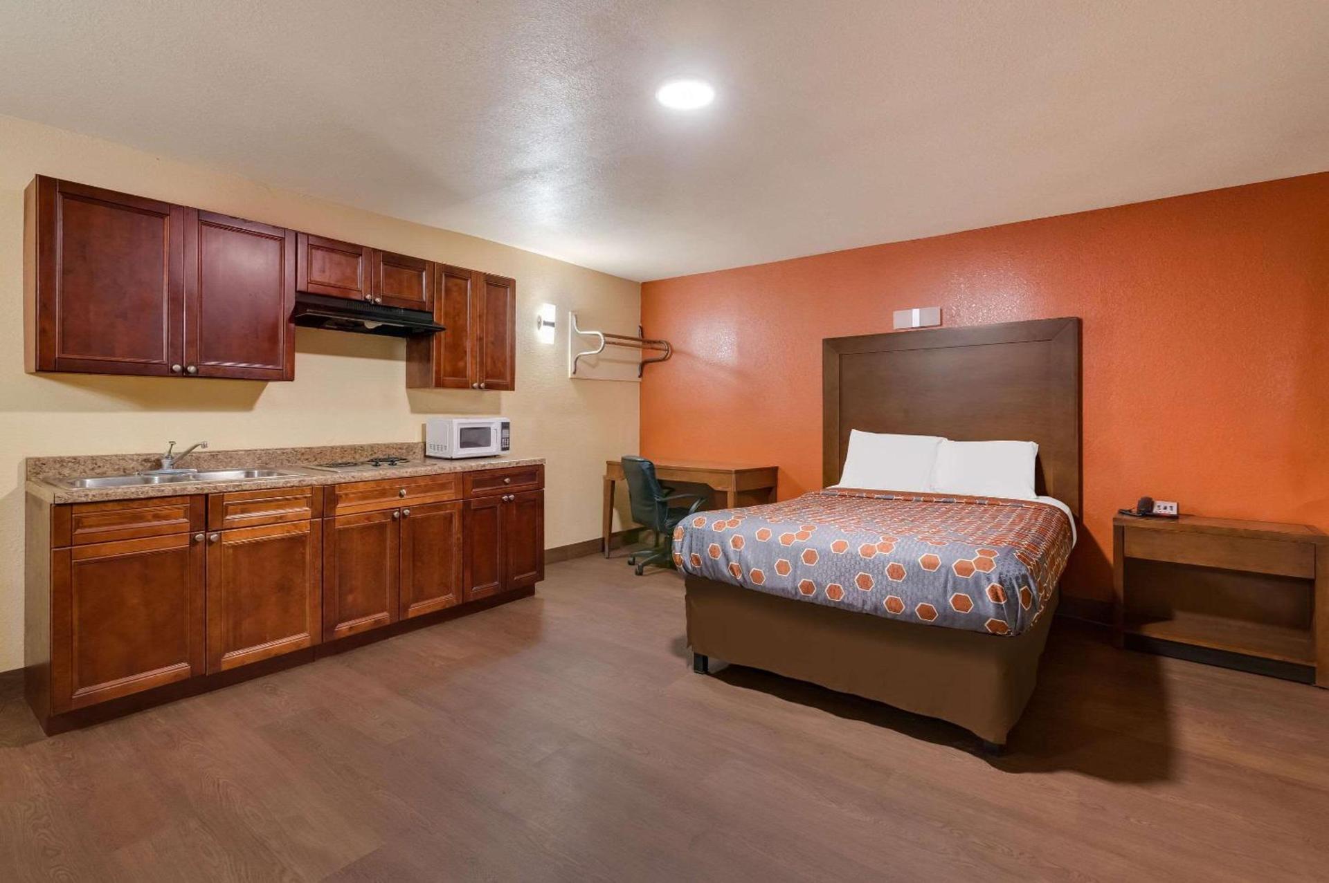 Relax Inn & Suites photo 6