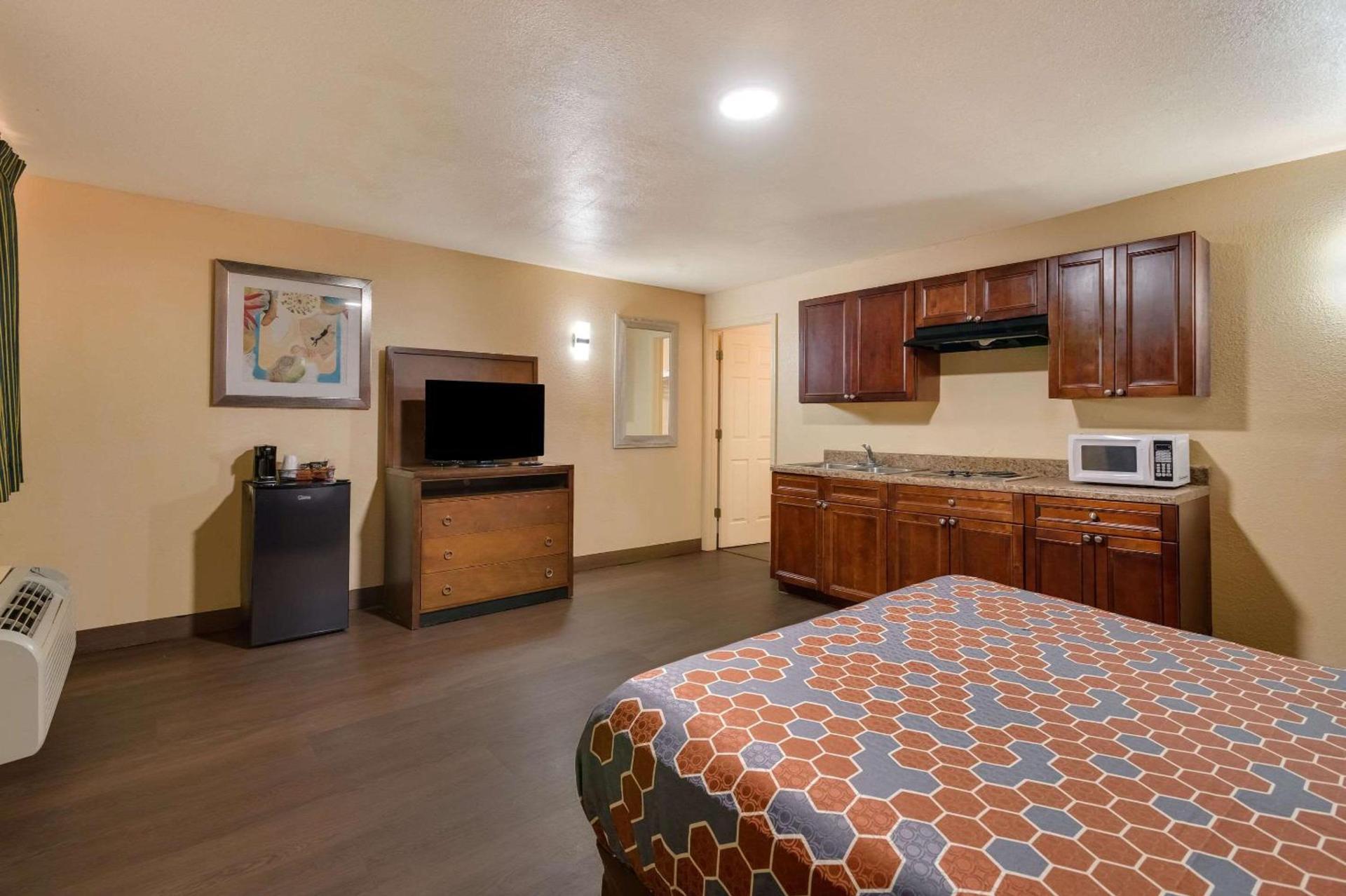 Relax Inn & Suites photo 18