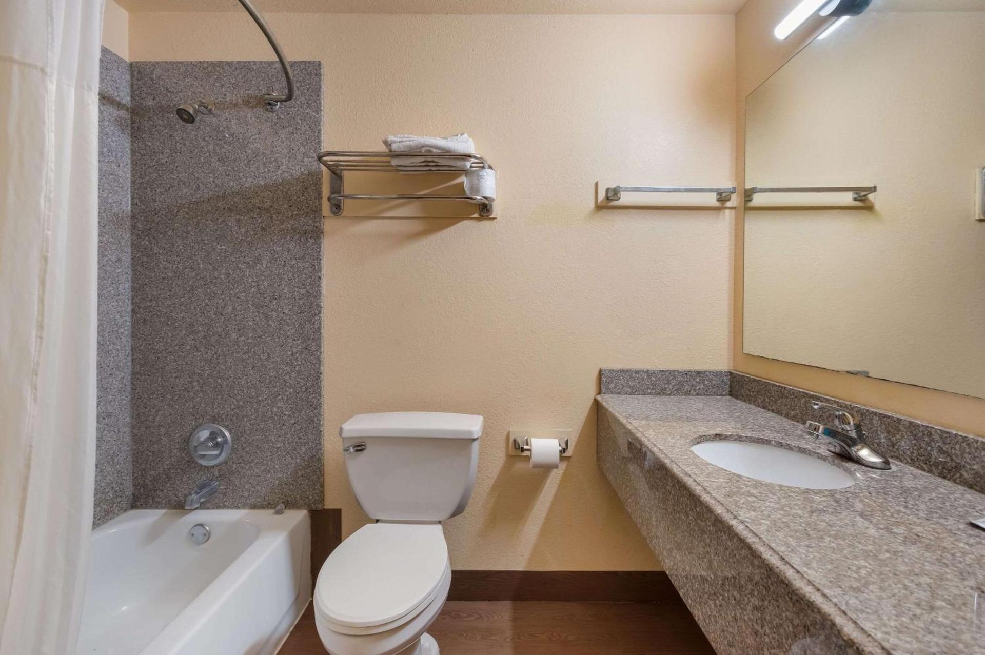 Relax Inn & Suites photo 20