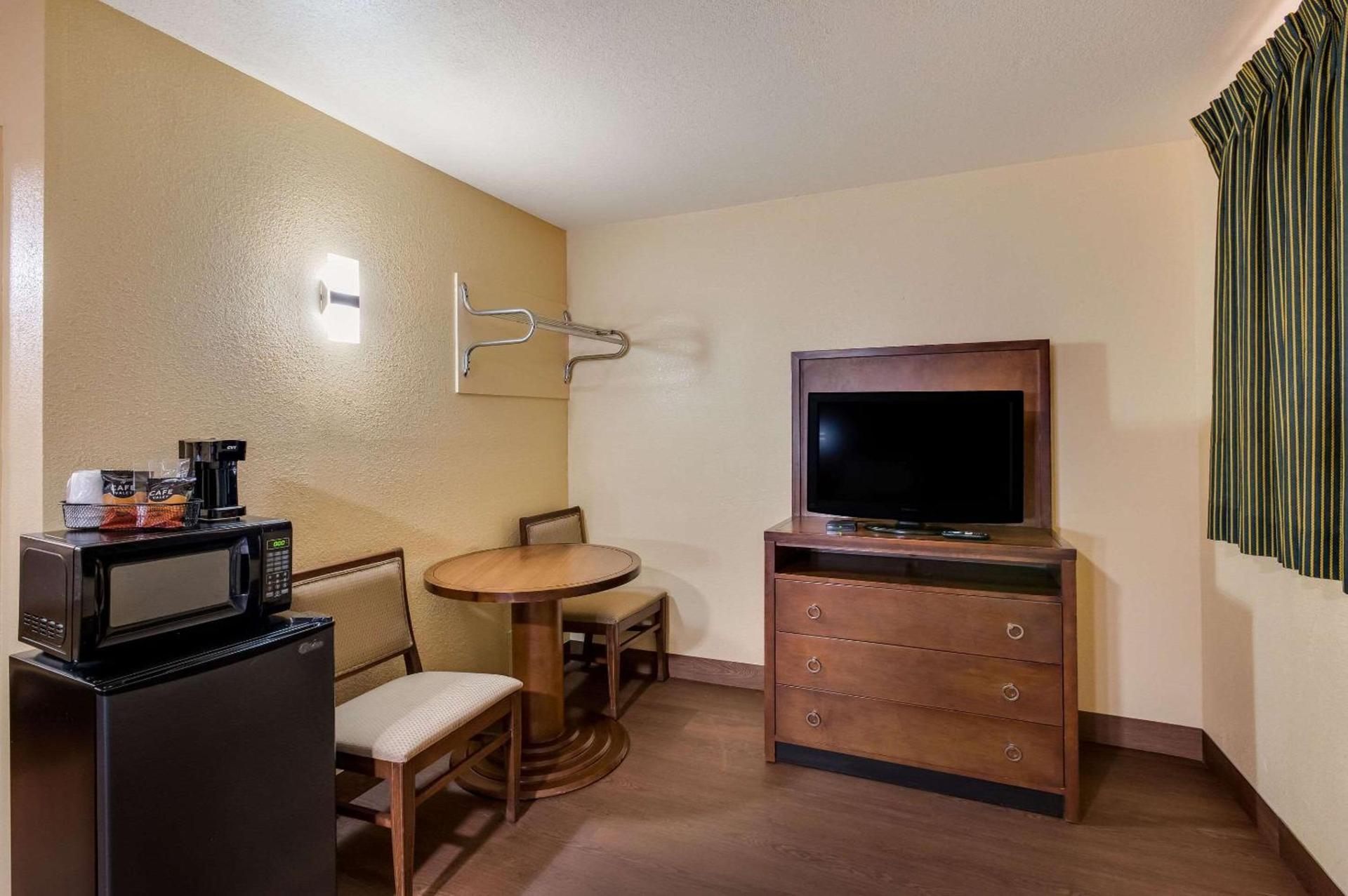Relax Inn & Suites photo 22