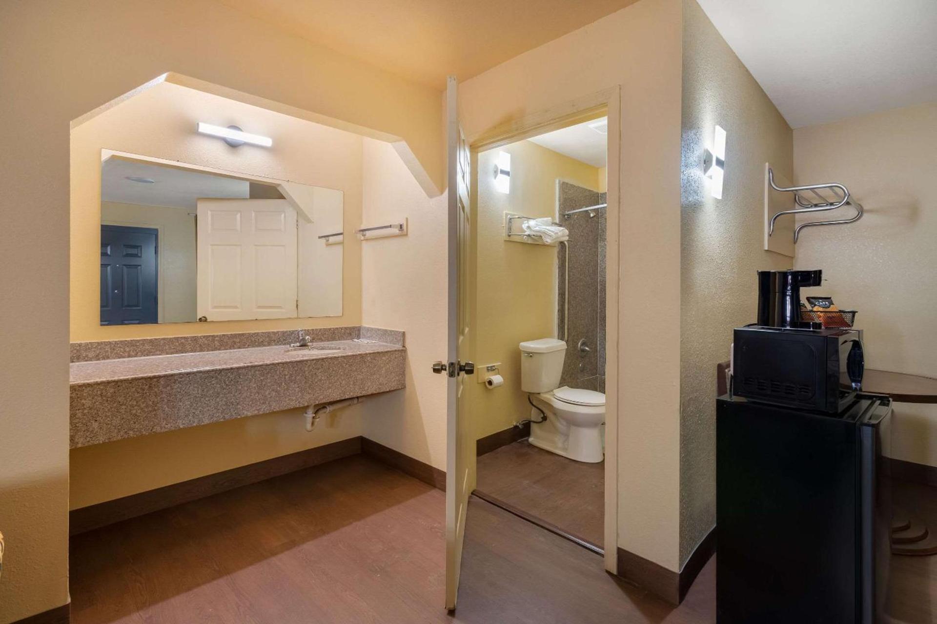 Relax Inn & Suites photo 23