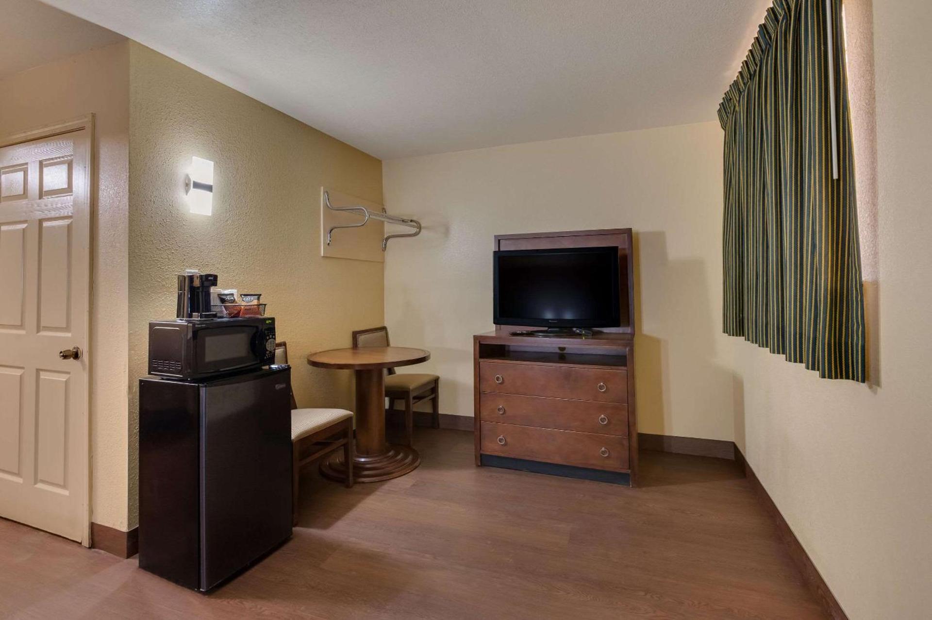 Relax Inn & Suites photo 24