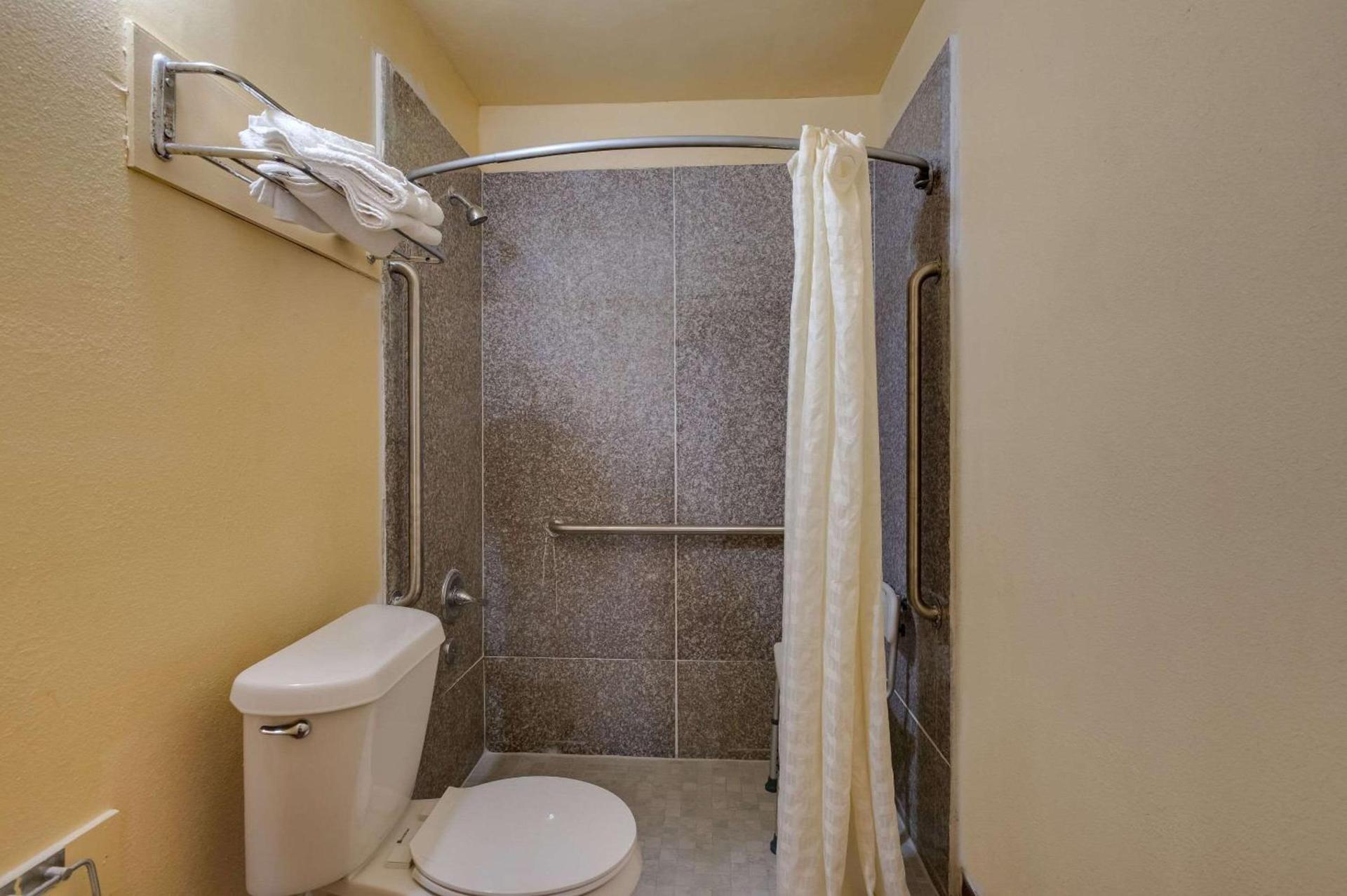 Relax Inn & Suites photo 25