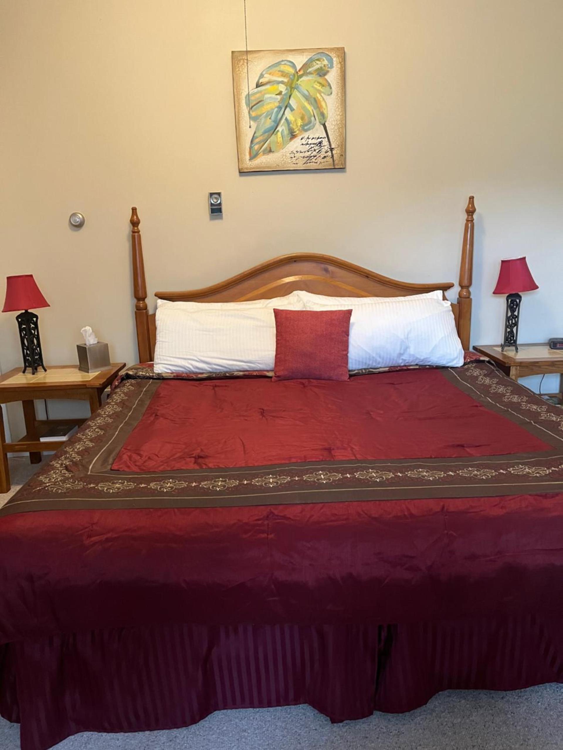 Vinehurst Inn & Suites photo 38
