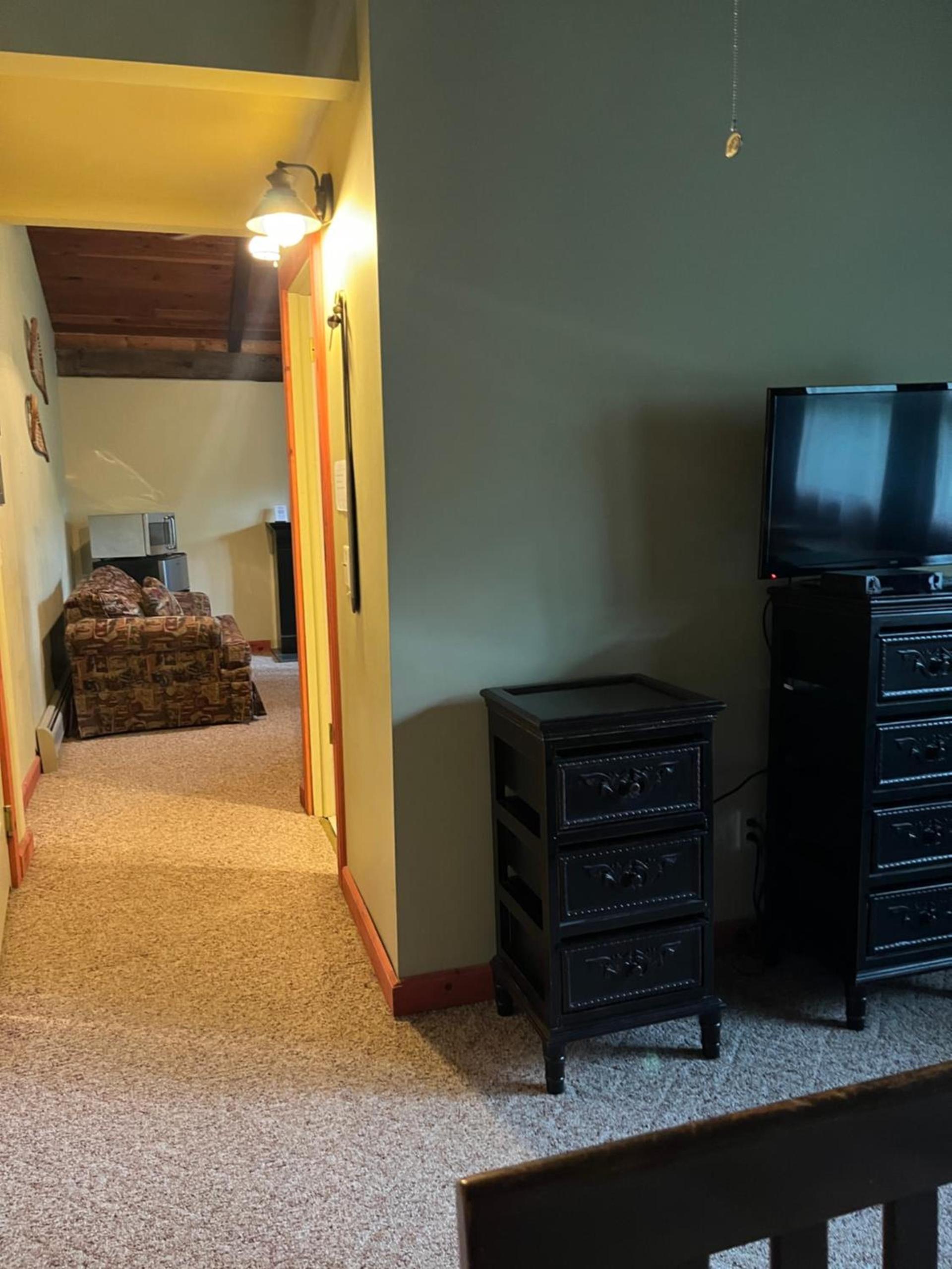 Vinehurst Inn & Suites photo 43