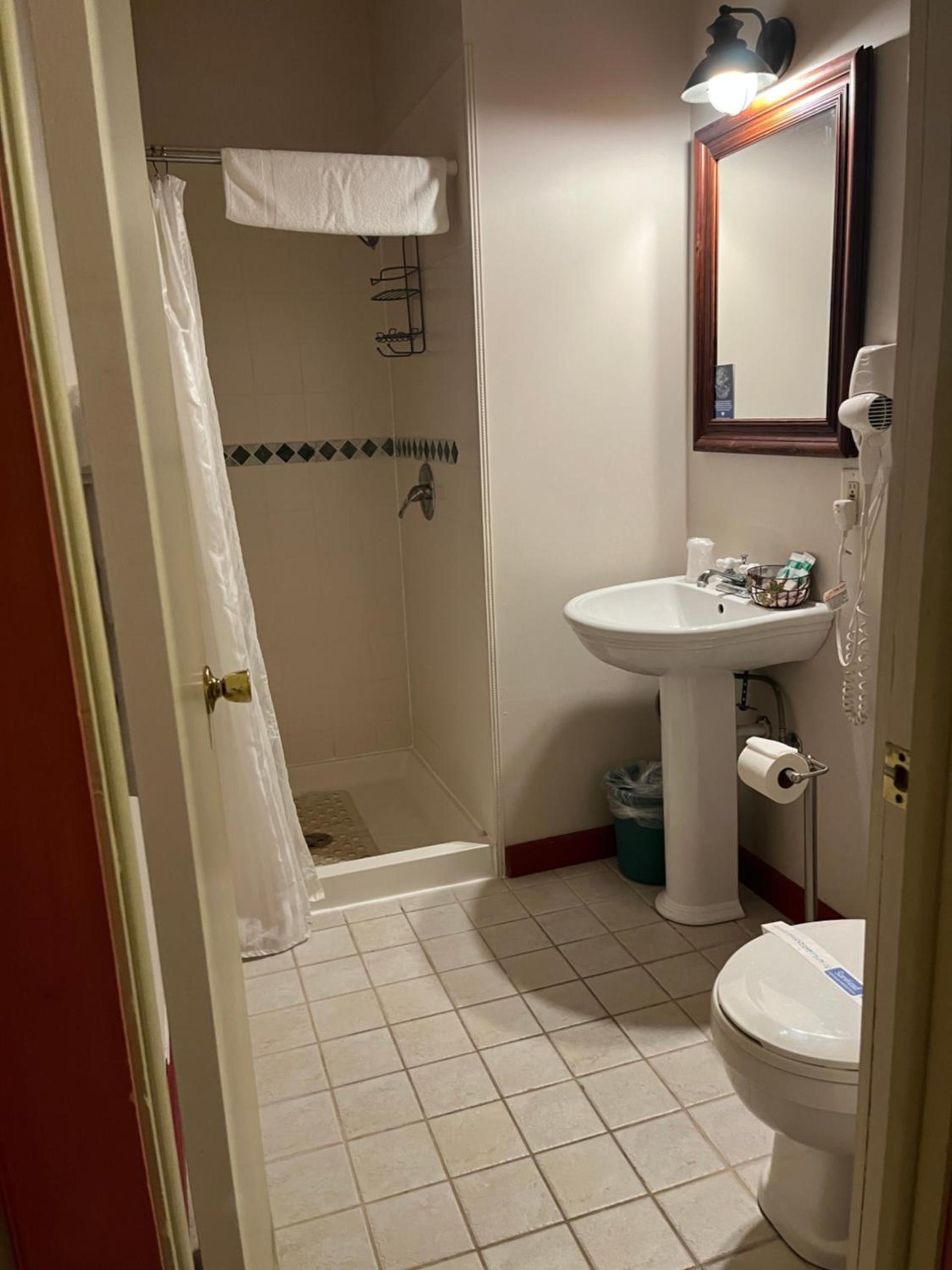 Vinehurst Inn & Suites photo 44