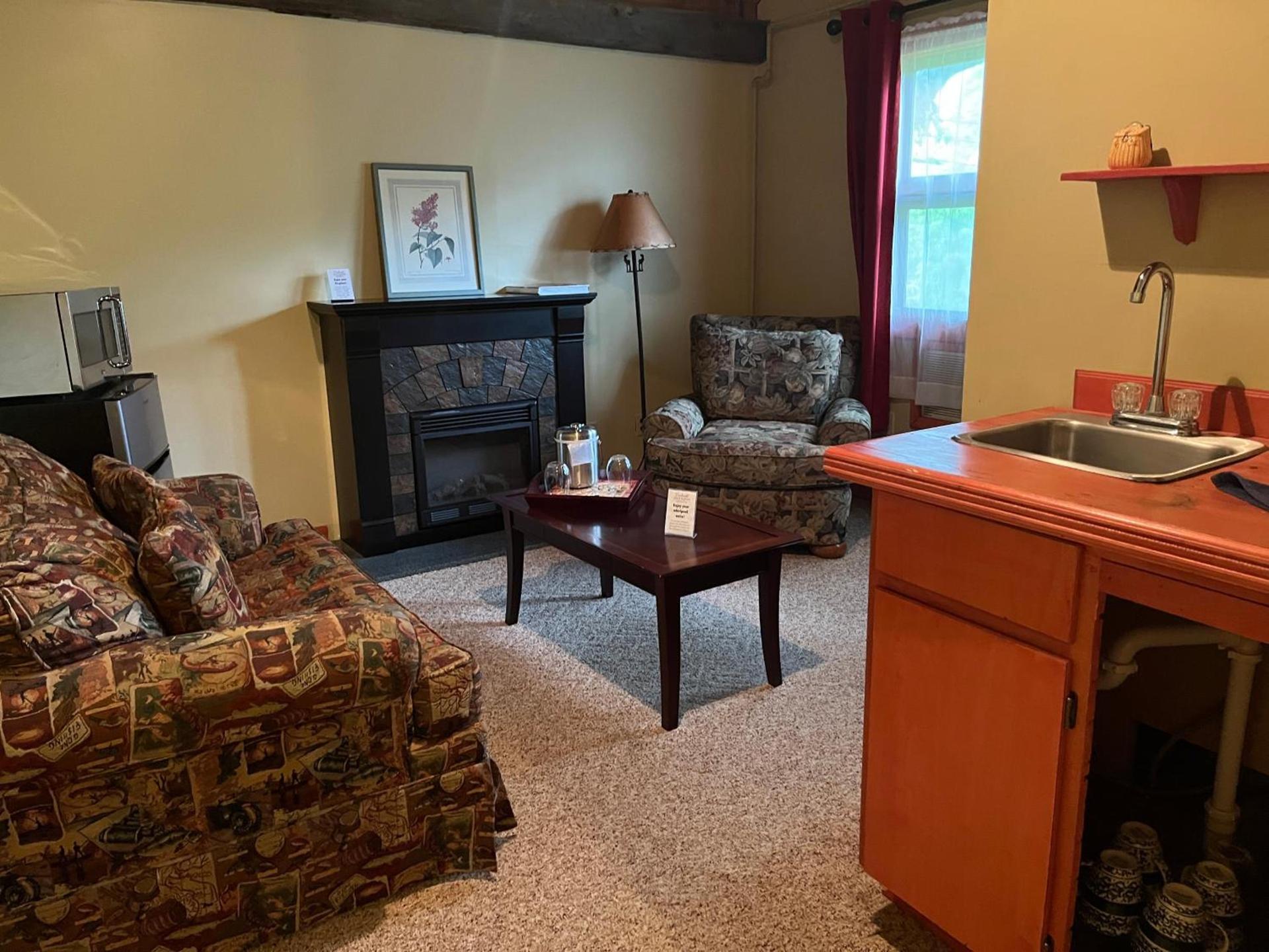 Vinehurst Inn & Suites photo 45