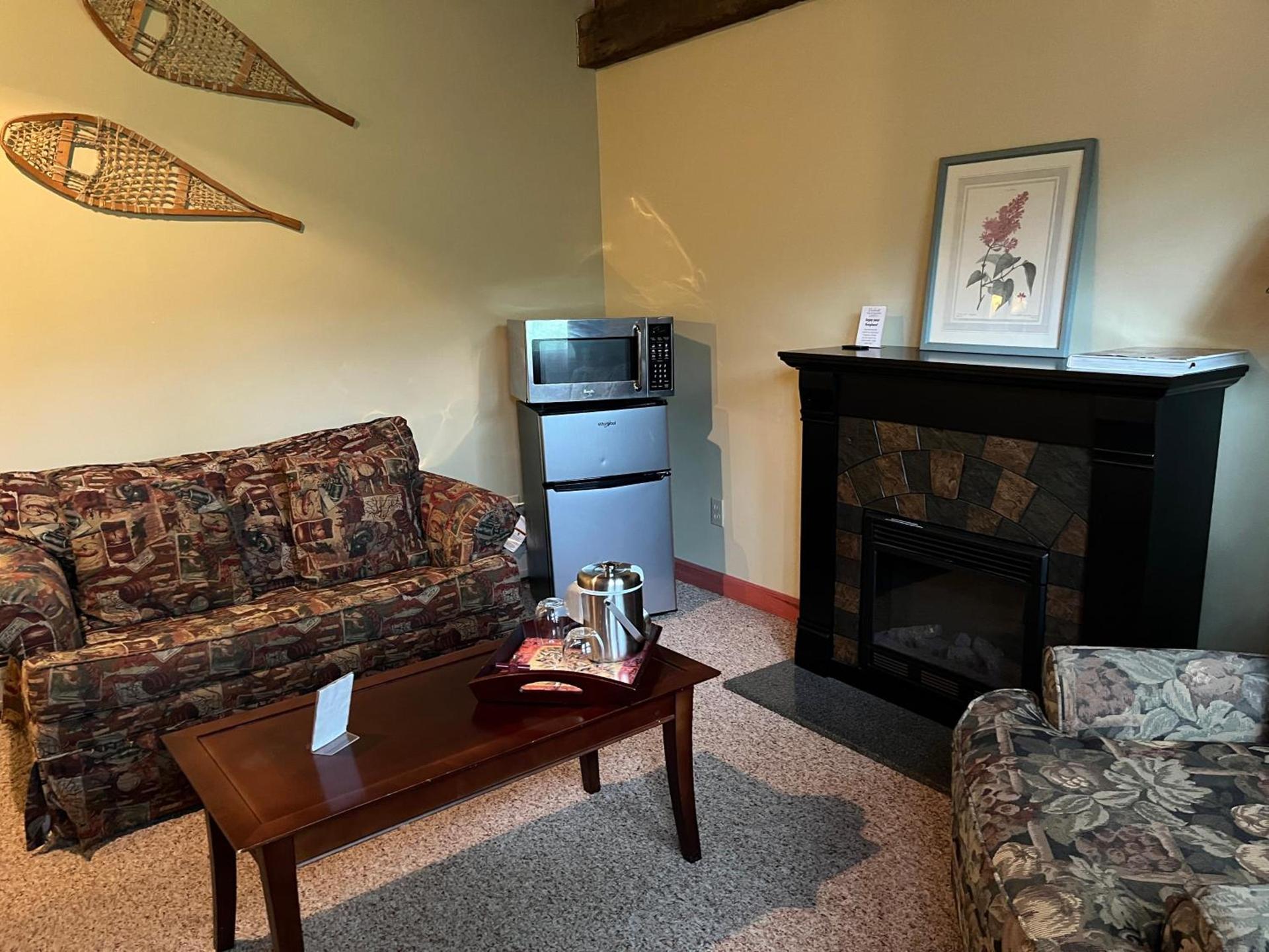 Vinehurst Inn & Suites photo 46