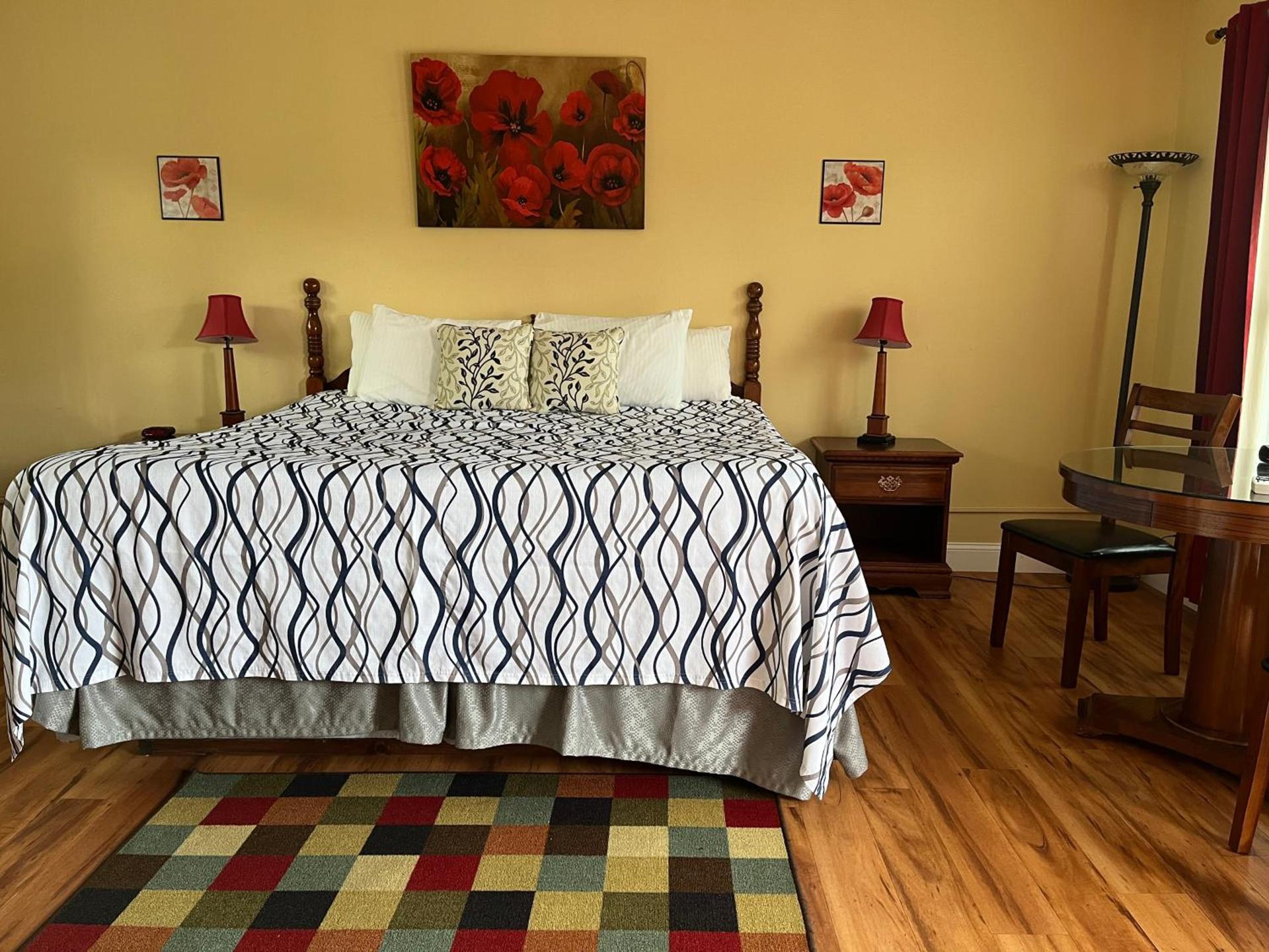Vinehurst Inn & Suites photo 49